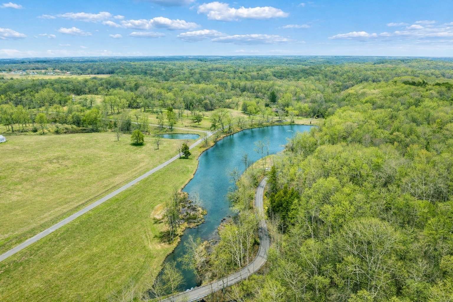 225 Lake Hills Rd, Tullahoma, TN 37388