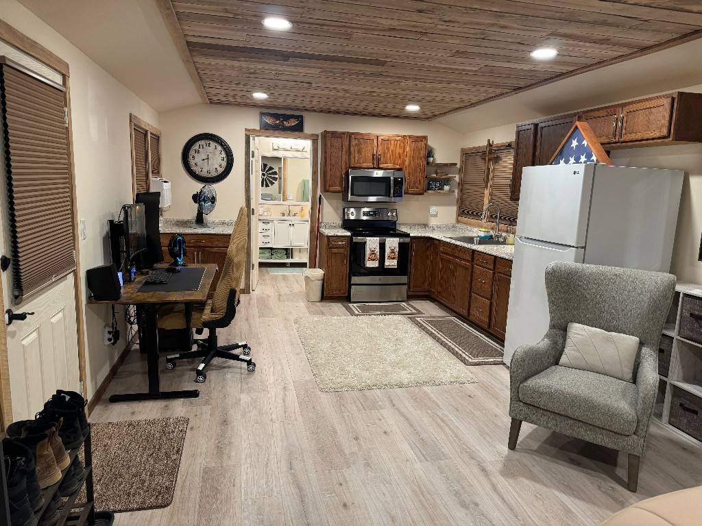 165 Haze Hyde Hollow Rd, Bethpage, TN 37022