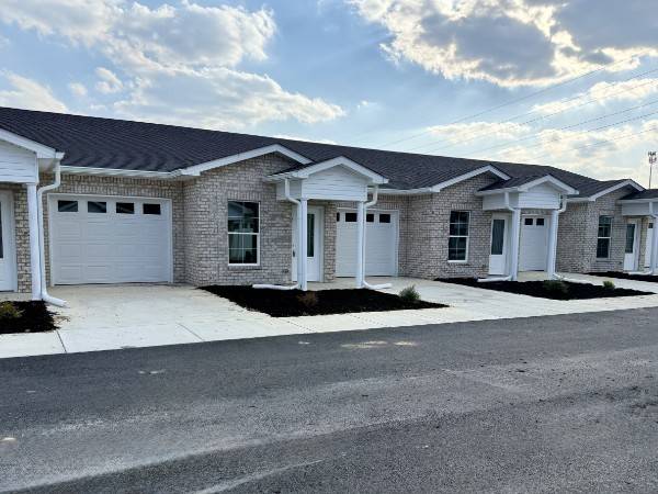 741 Kings Ln #B-10, Tullahoma, TN 37388