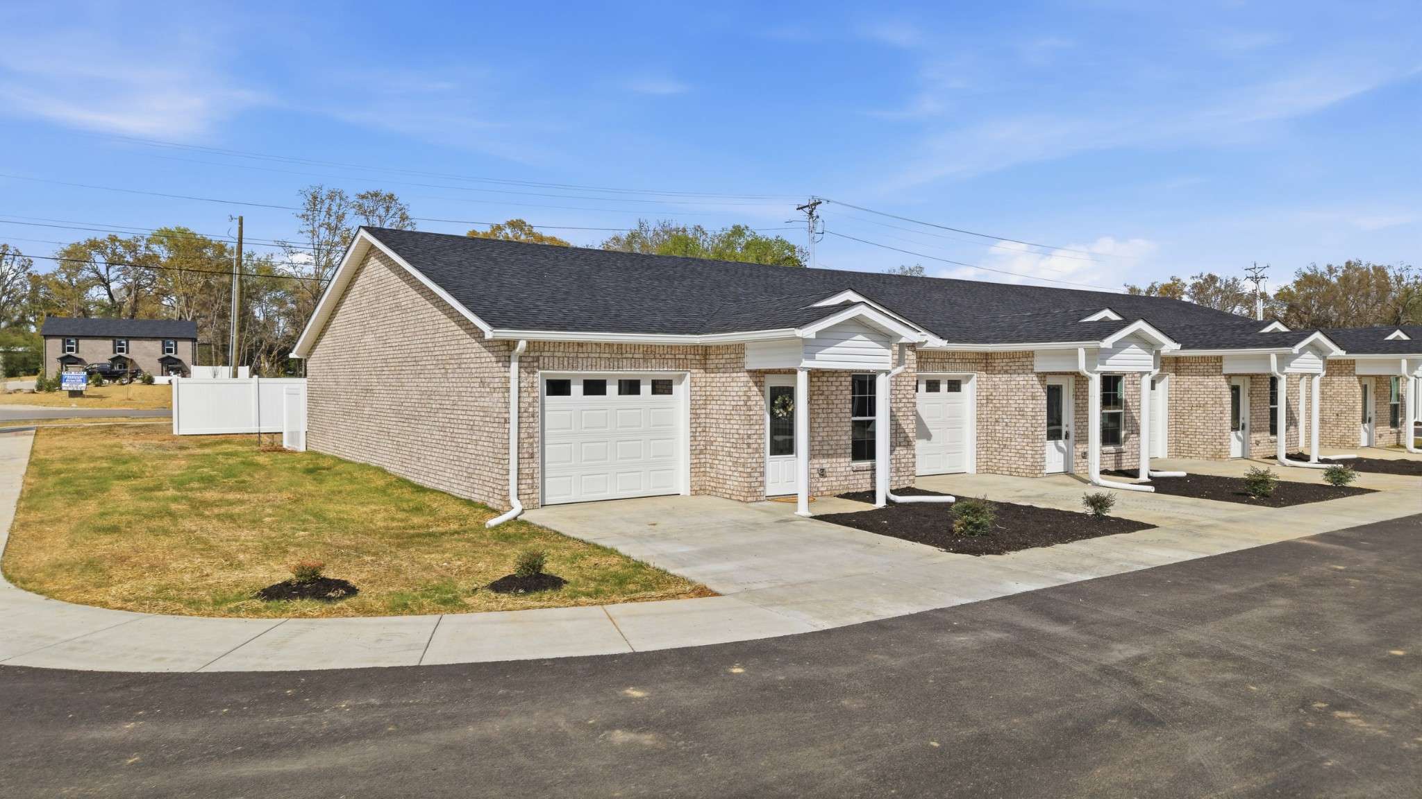 741 Kings Ln #D-16, Tullahoma, TN 37388