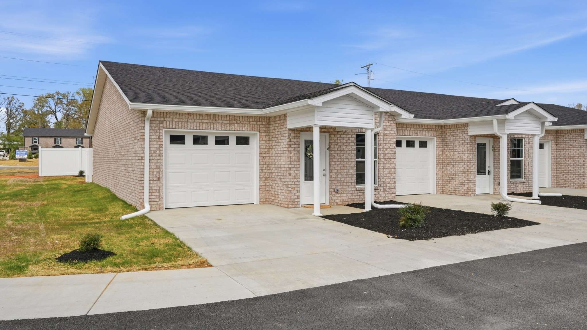 741 Kings Ln #D-16, Tullahoma, TN 37388