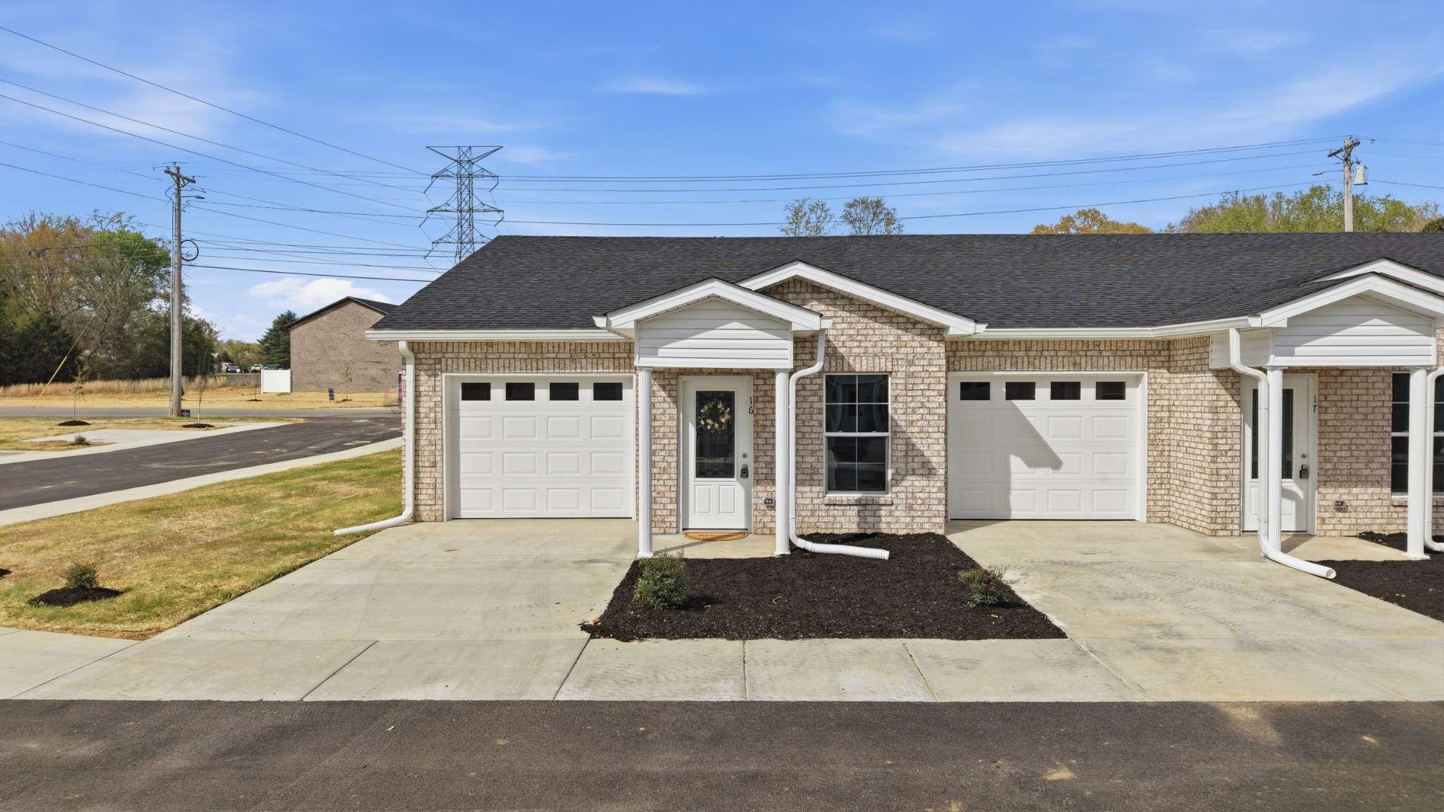 741 Kings Ln #D-16, Tullahoma, TN 37388