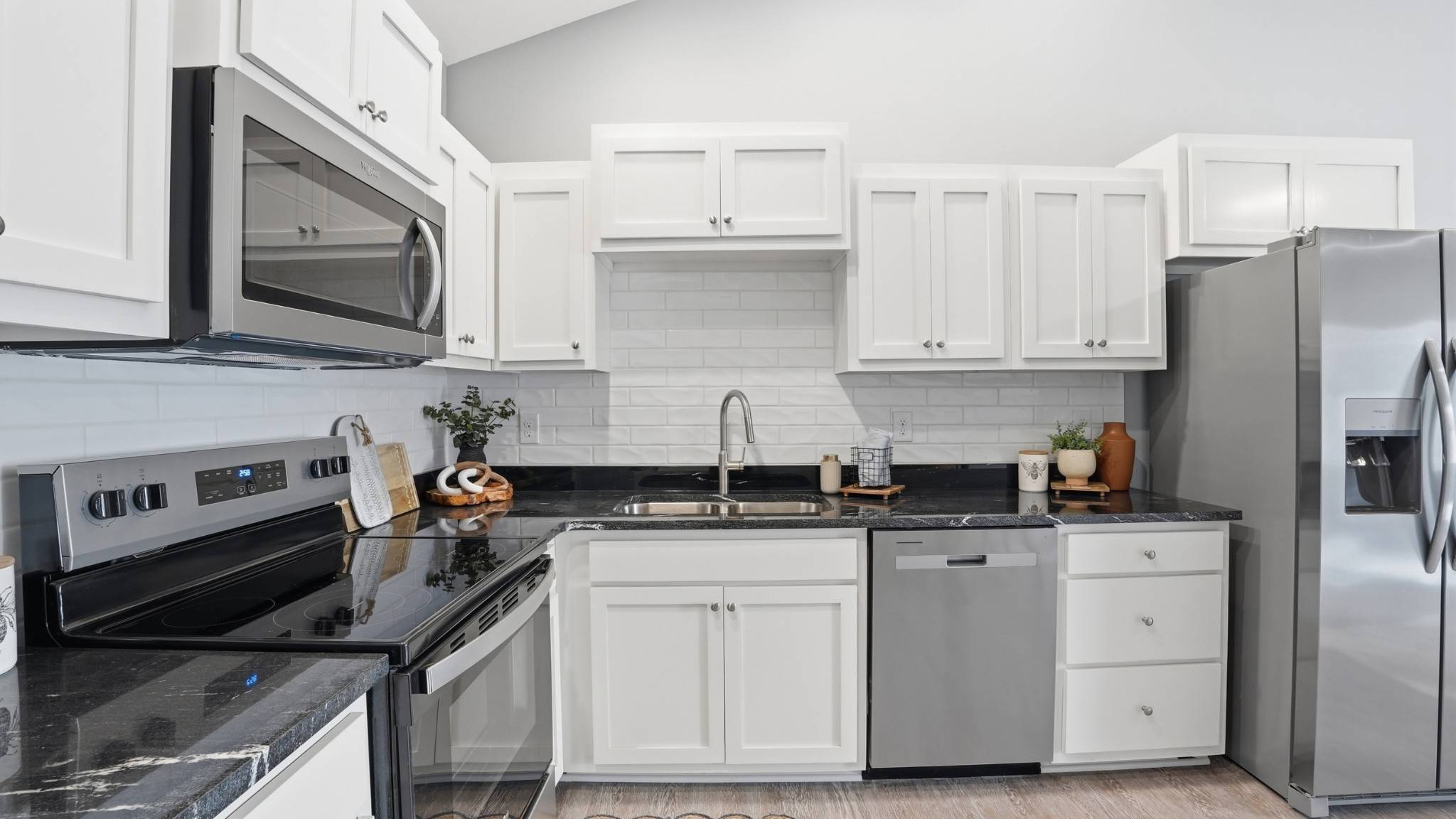 741 Kings Ln #D-18, Tullahoma, TN 37388