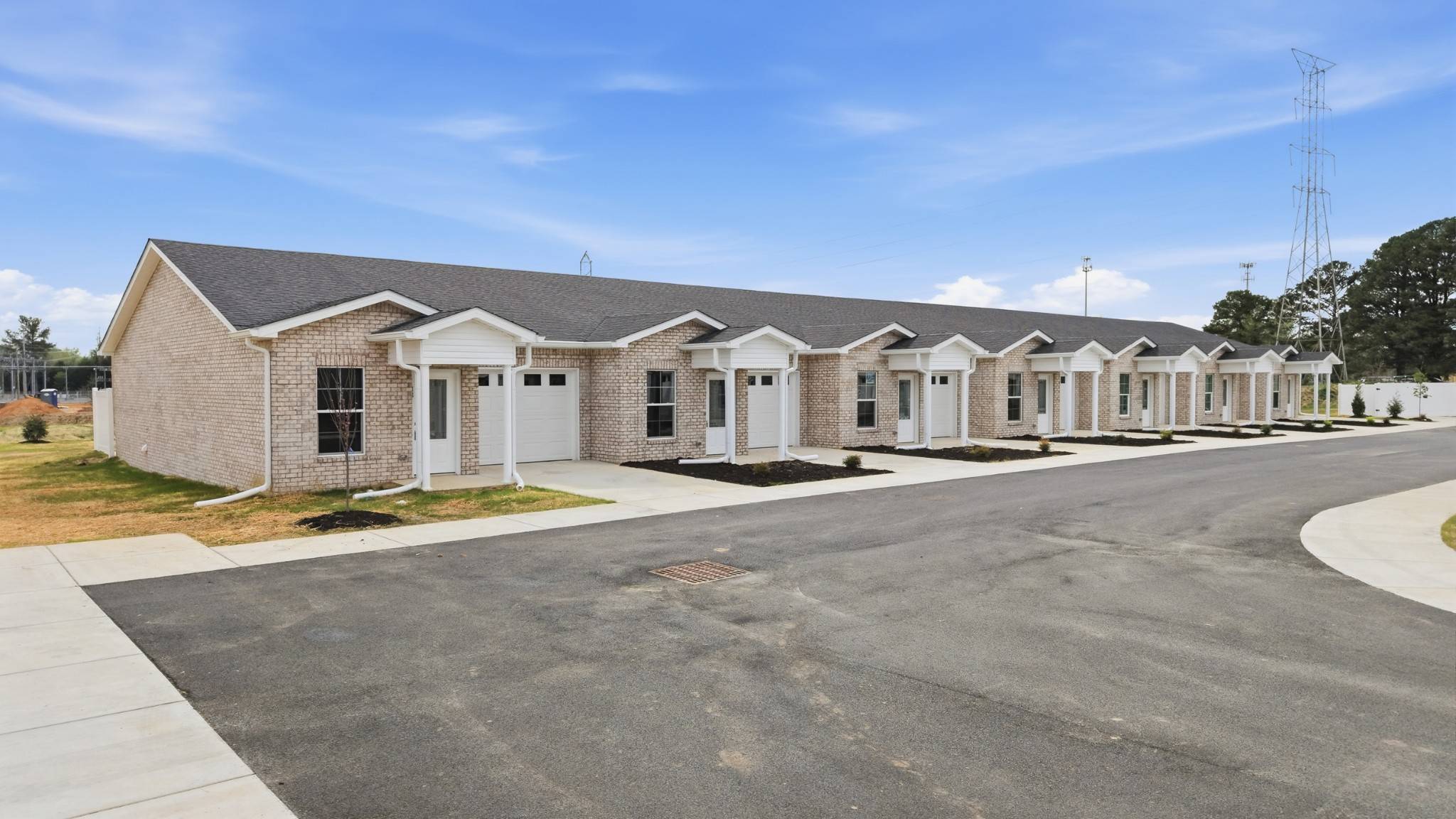 741 Kings Ln #D-19, Tullahoma, TN 37388