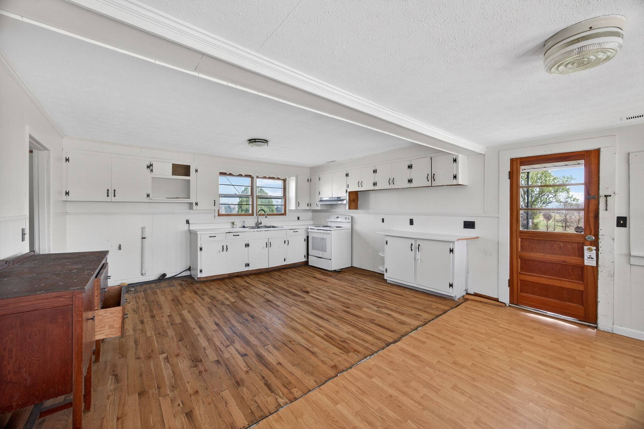 1298 S Bunker Hill Rd, Sparta, TN 38583
