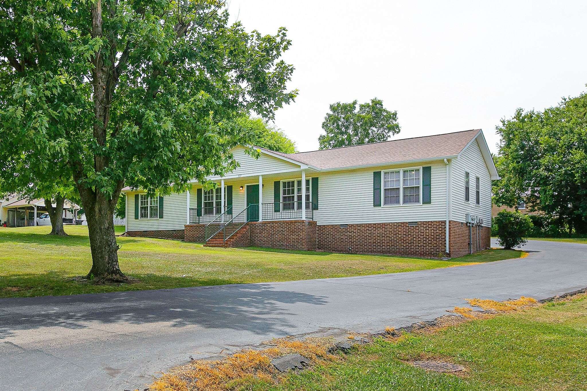517 Woods Dr, Columbia, TN 38401