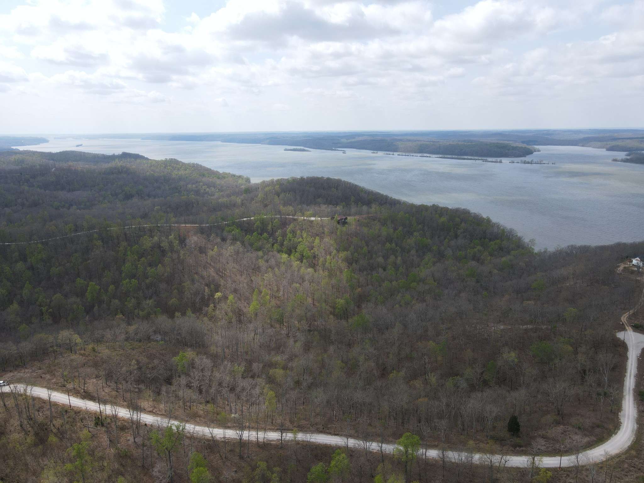18 Lake Ridge Dr, Stewart, TN 37175