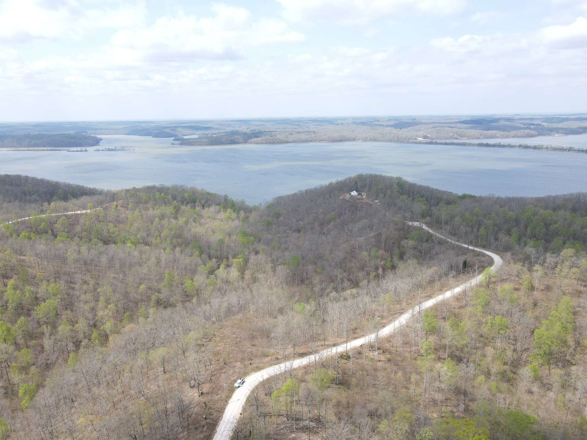 18 Lake Ridge Dr, Stewart, TN 37175