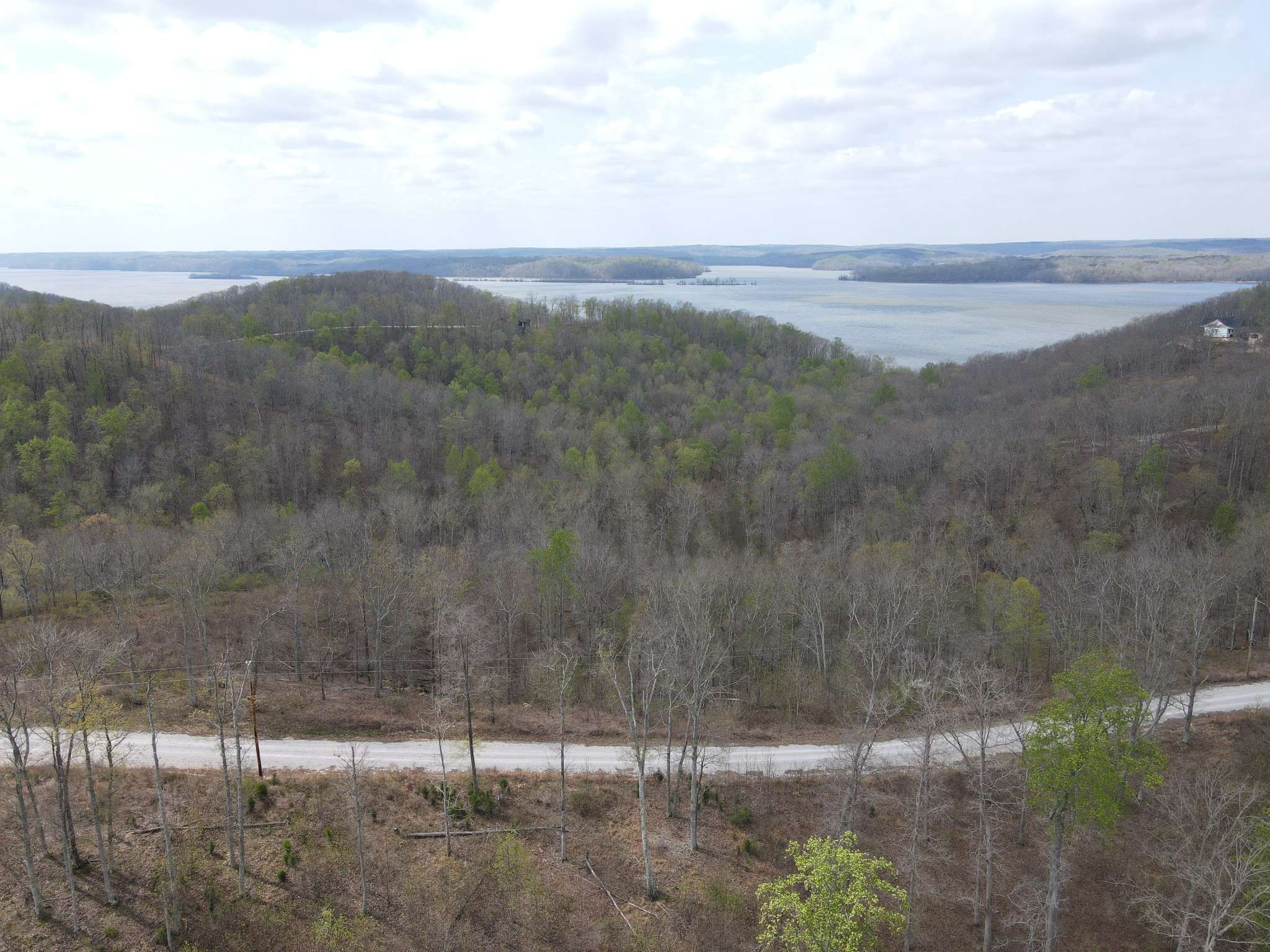 18 Lake Ridge Dr, Stewart, TN 37175