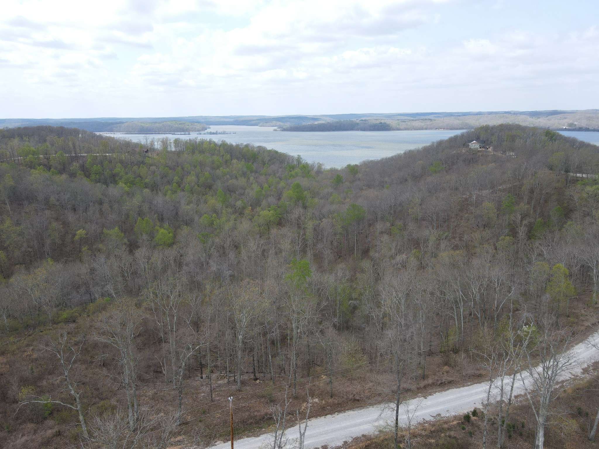 18 Lake Ridge Dr, Stewart, TN 37175