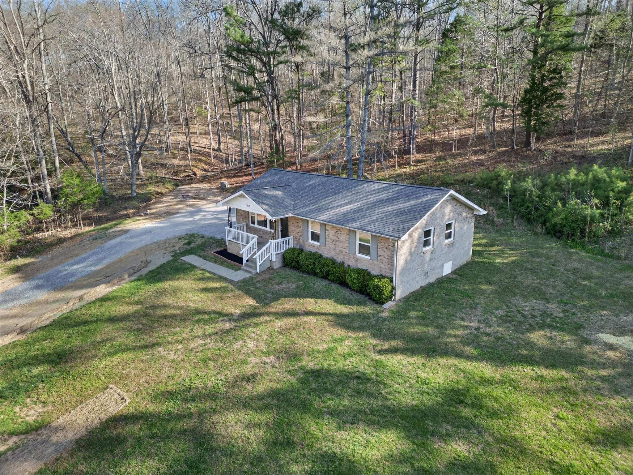 5075 Logan Rd, Cunningham, TN 37052
