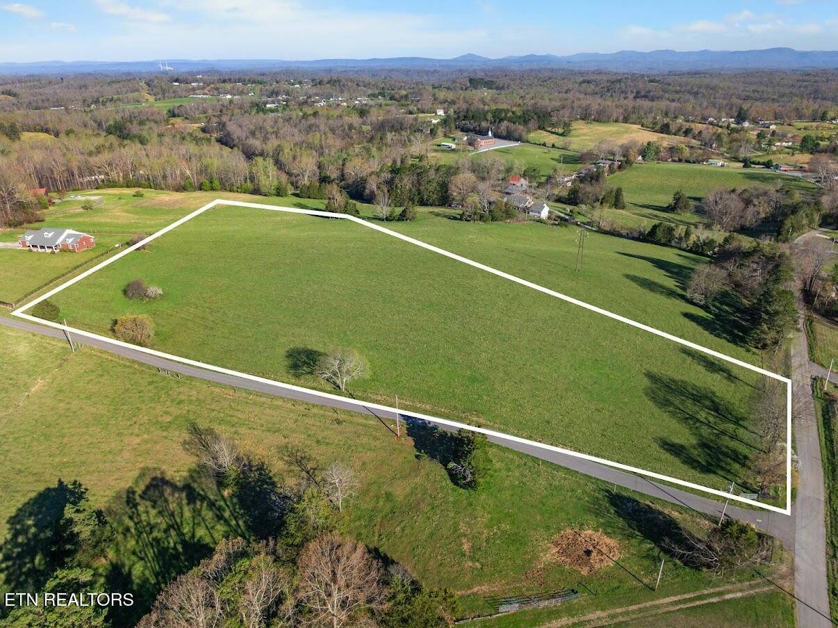 1 Dunsmore Rd, Lenoir City, TN 37771