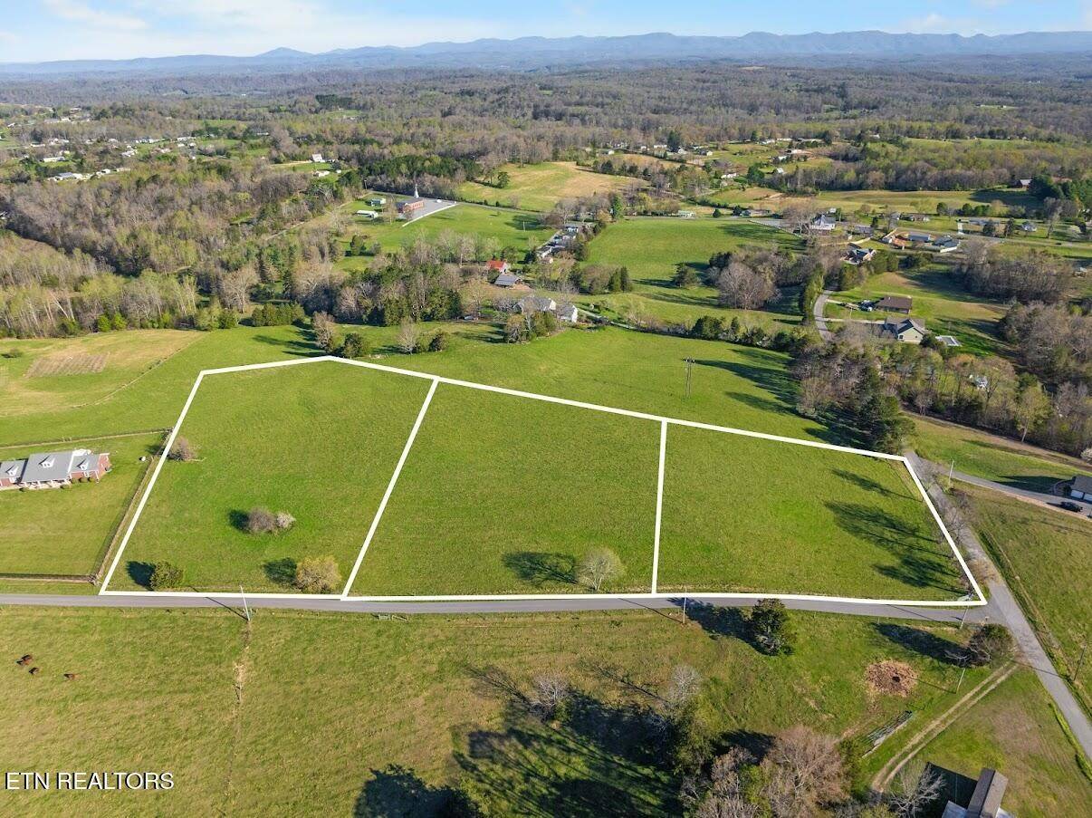 3 Dunsmore Rd, Lenoir City, TN 37771