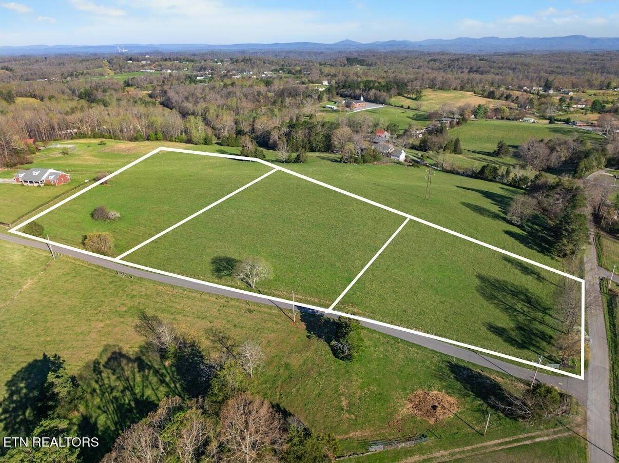3 Dunsmore Rd, Lenoir City, TN 37771