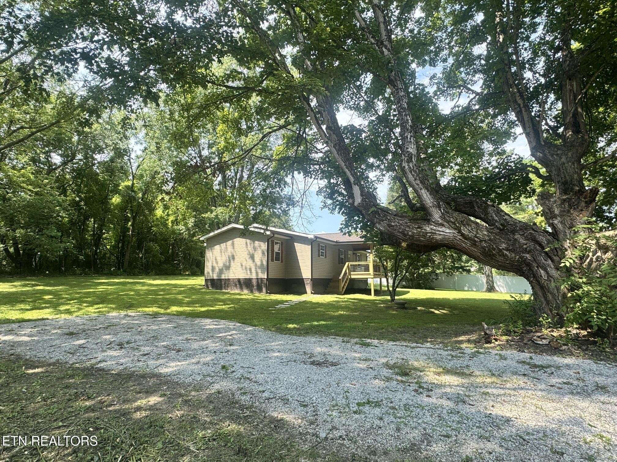 2506 Rugby Pike, Jamestown, TN 38556