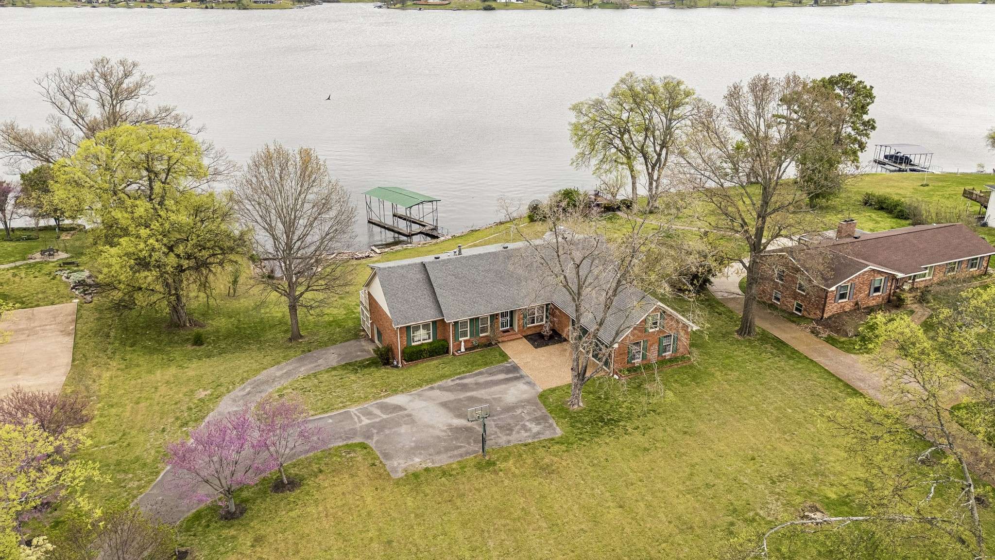 3211 Lakeshore Dr, Old Hickory, TN 37138