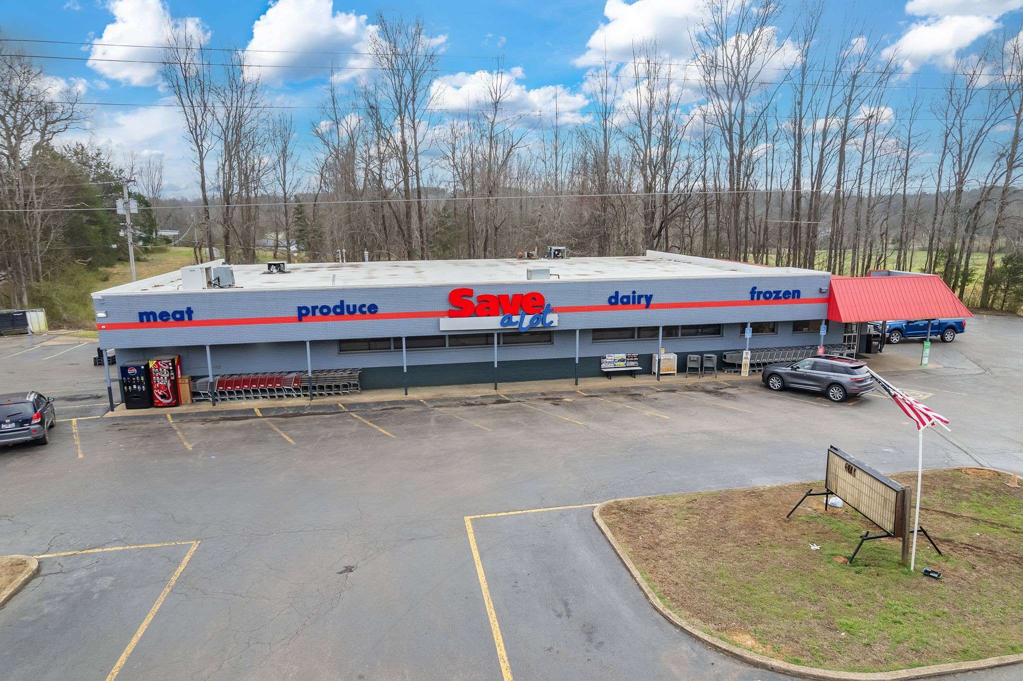 1182 E Main St, Parsons, TN 38363