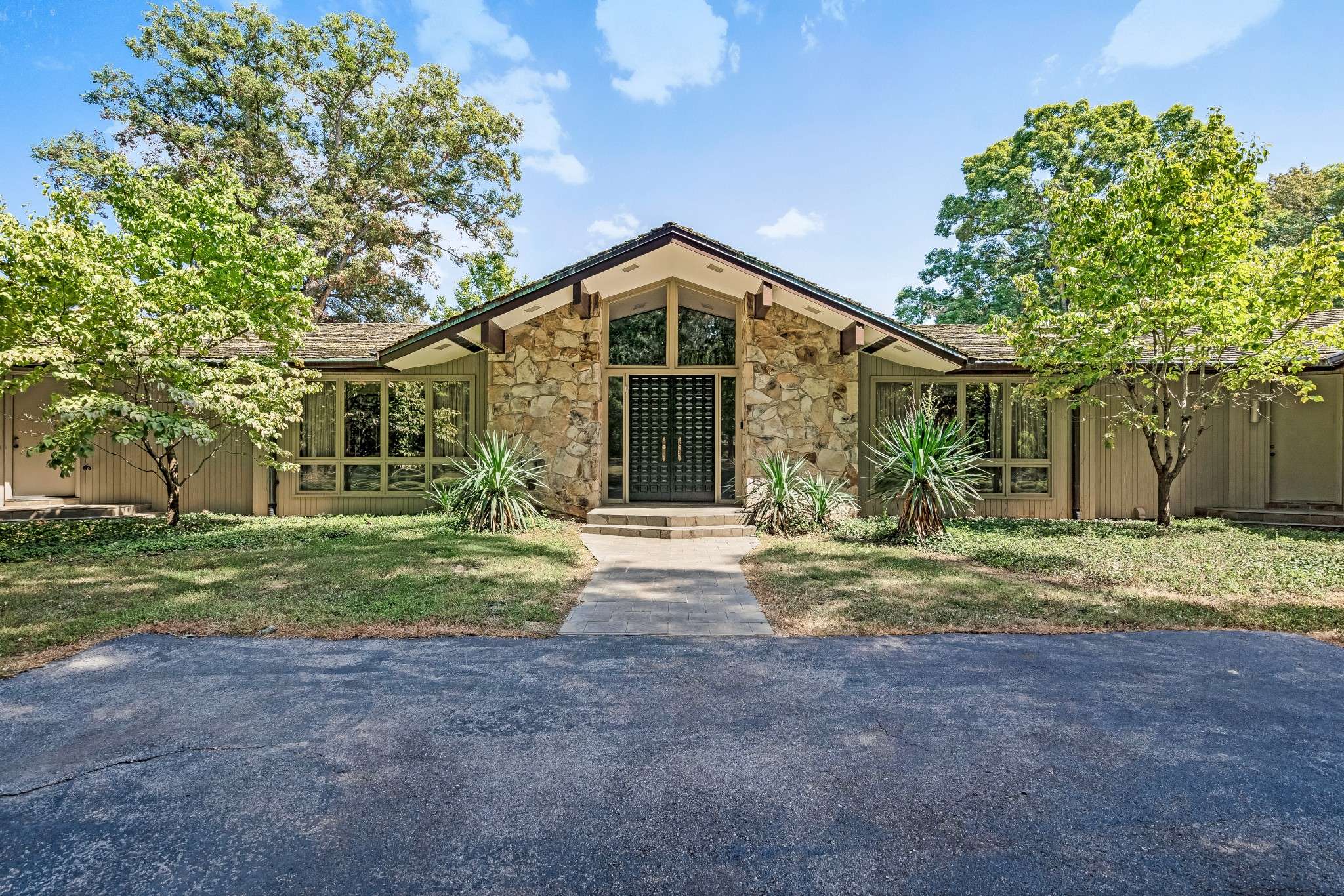 215 Hickory Ln, Smithville, TN 37166