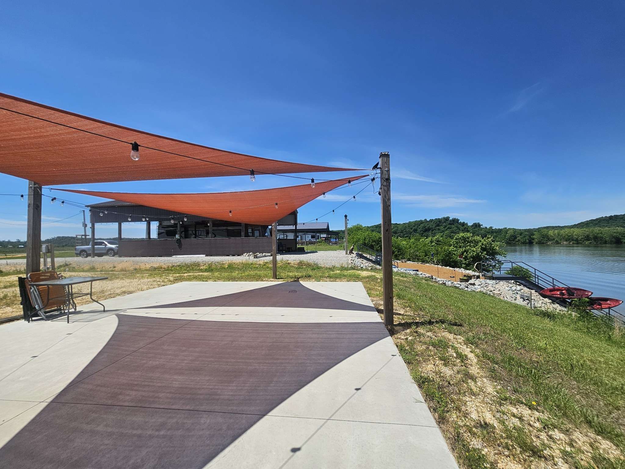 2607 Hardin Bottom River Rd, Clifton, TN 38425