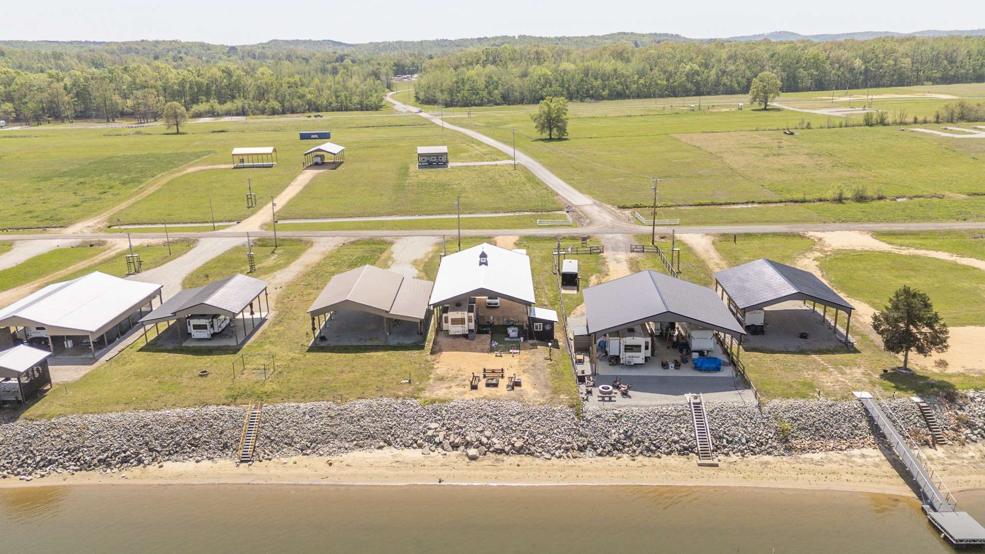 451 River Front Dr, Clifton, TN 38425