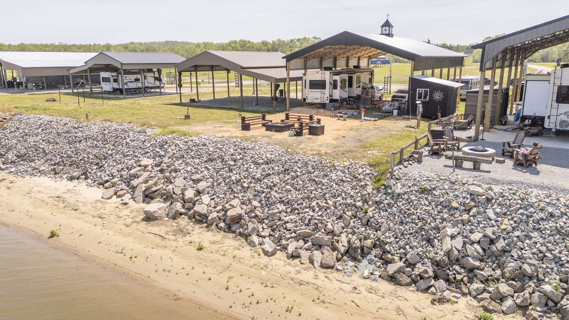451 River Front Dr, Clifton, TN 38425
