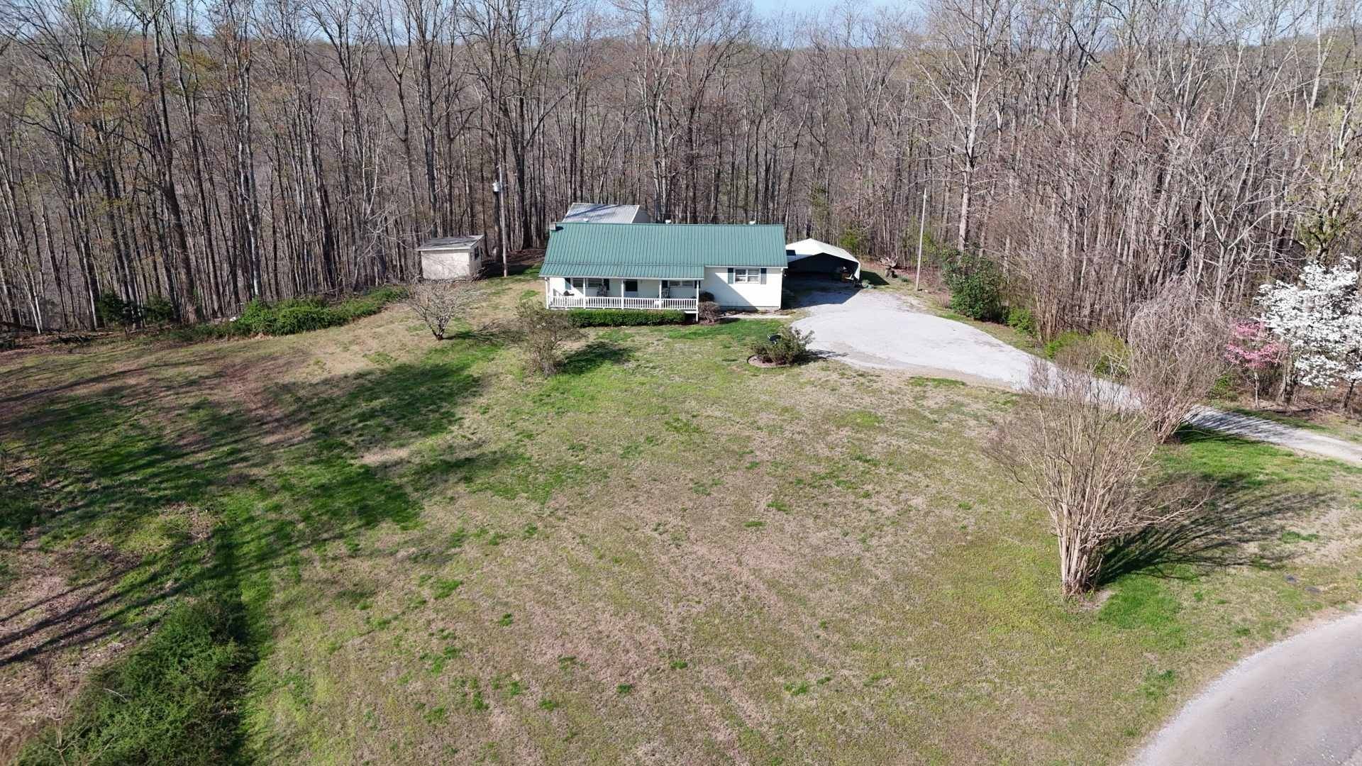 214 Dont Care Ln, Celina, TN 38551
