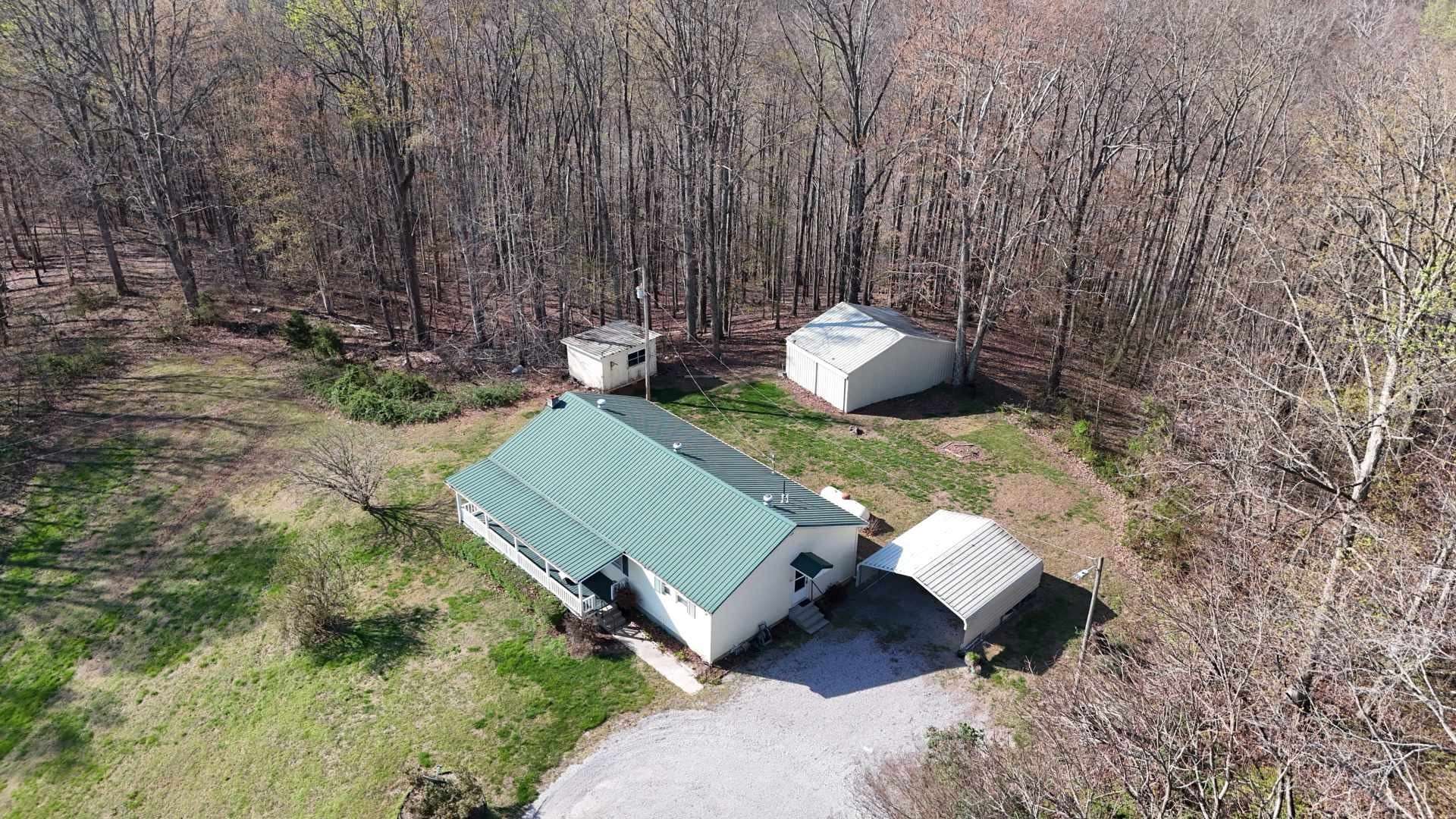 214 Dont Care Ln, Celina, TN 38551