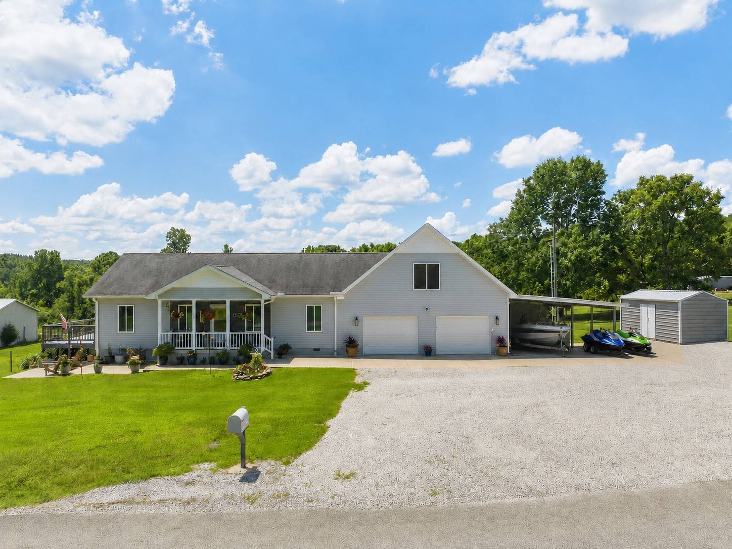 198 Yarbro Harbor Dr, Decaturville, TN 38329