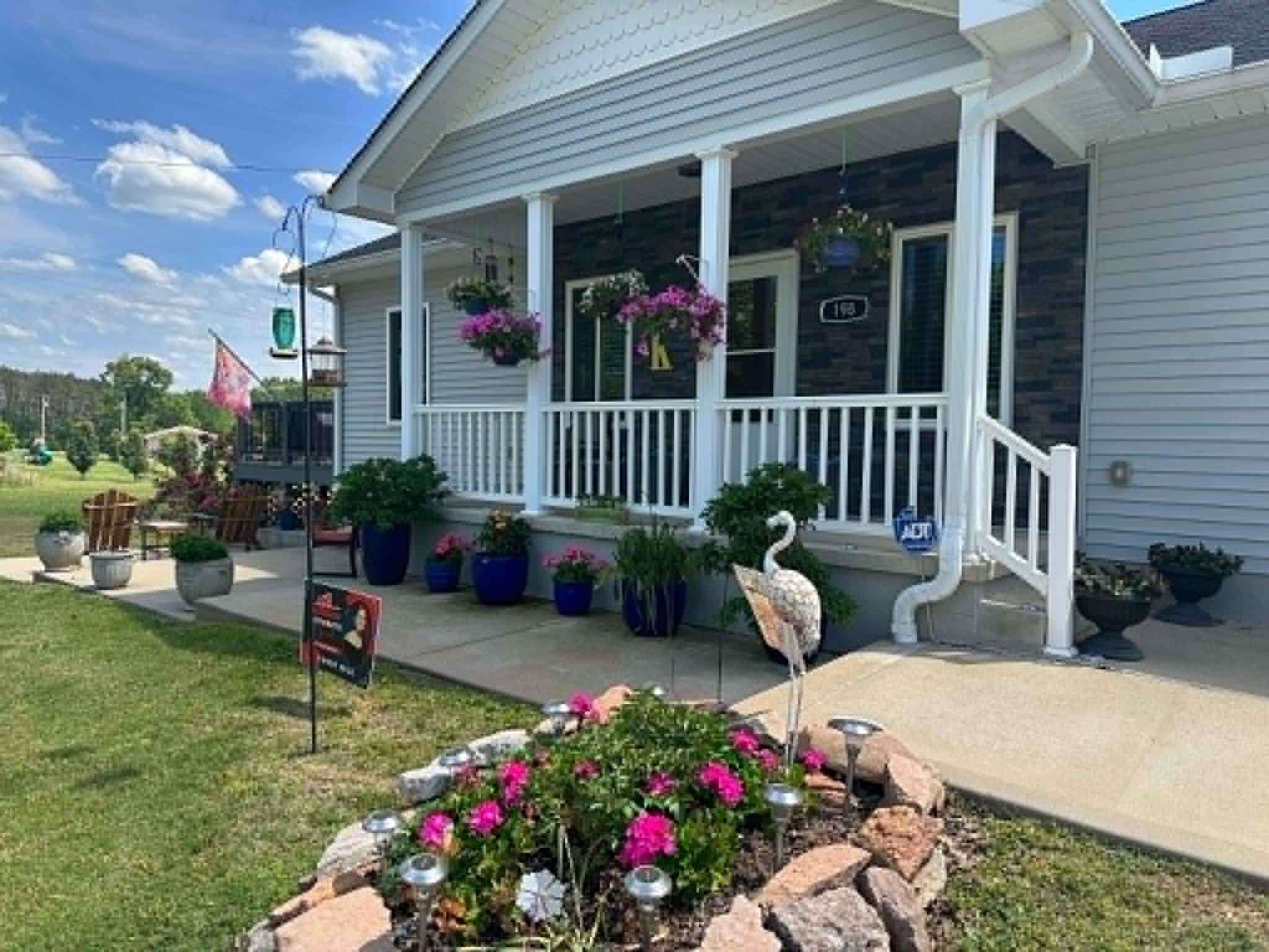 198 Yarbro Harbor Dr, Decaturville, TN 38329