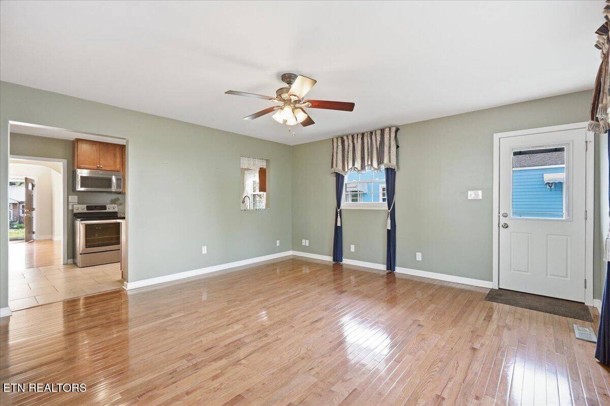 2445 Kennington Rd, Knoxville, TN 37917