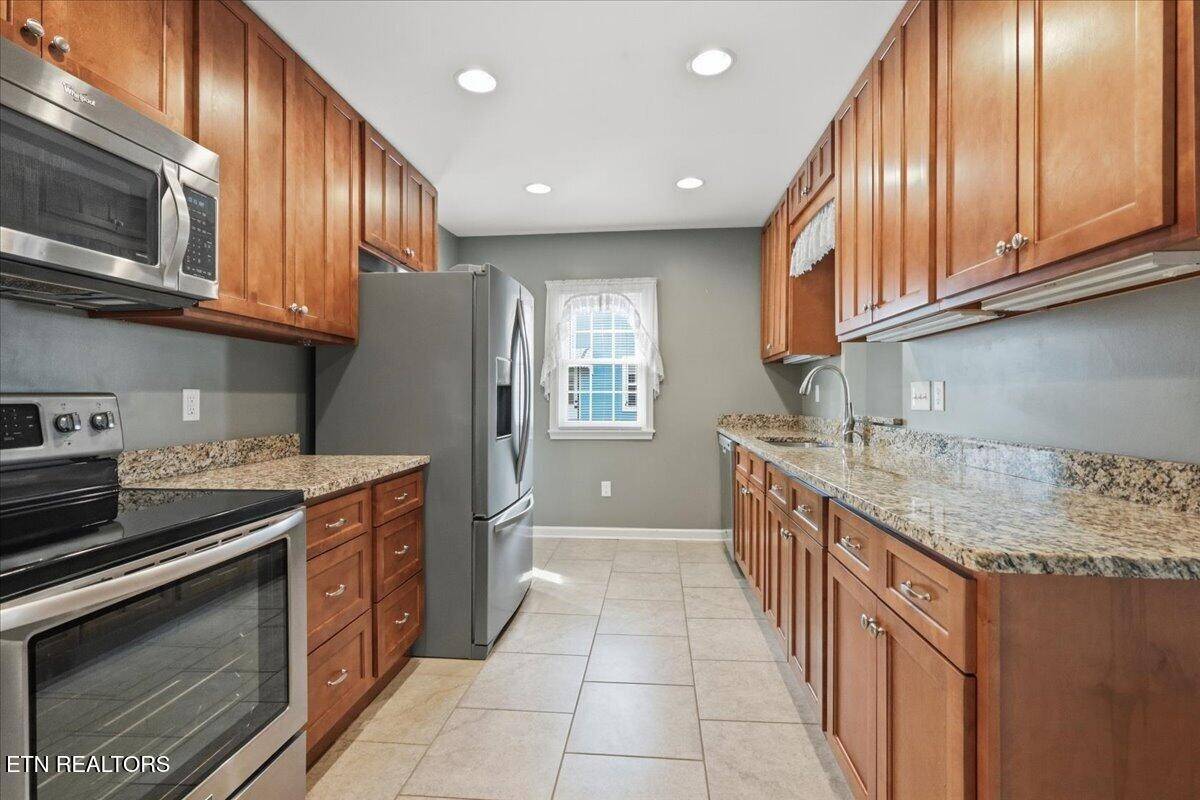 2445 Kennington Rd, Knoxville, TN 37917
