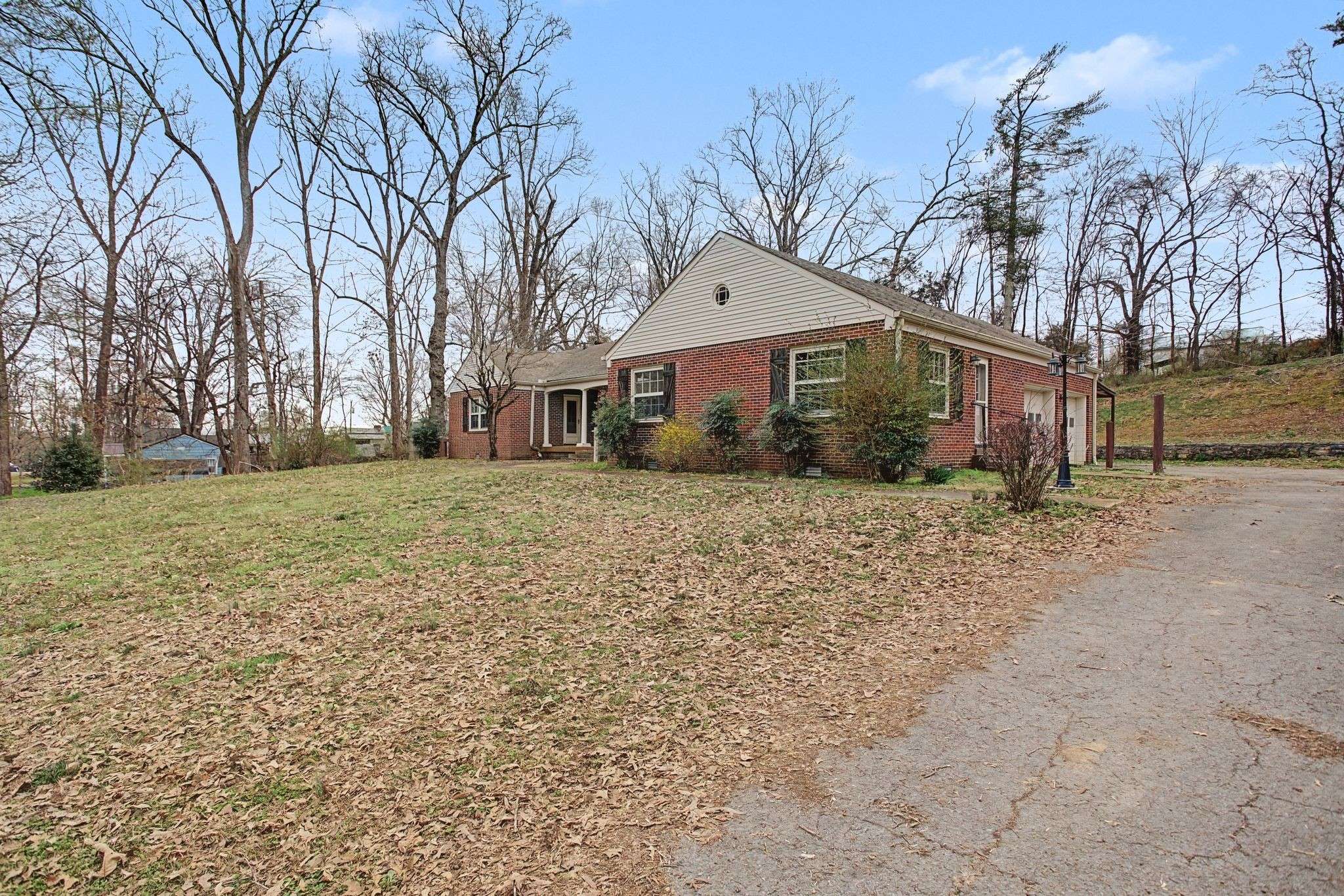 107 Cherry St, Centerville, TN 37033