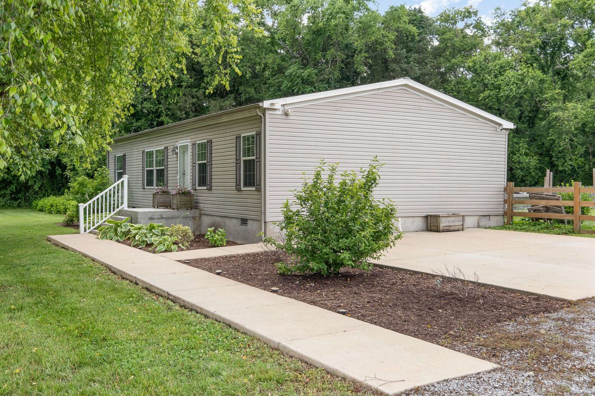 1150 Kingwood Ln, Rockvale, TN 37153