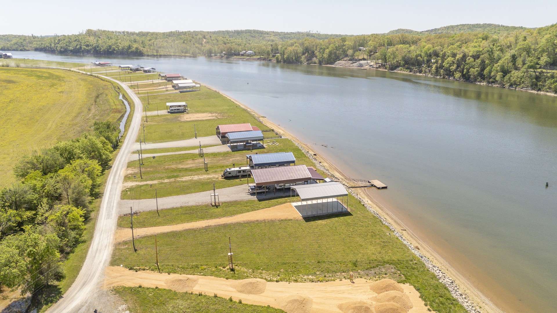2027 Hardin Bottom River Rd, Clifton, TN 38425