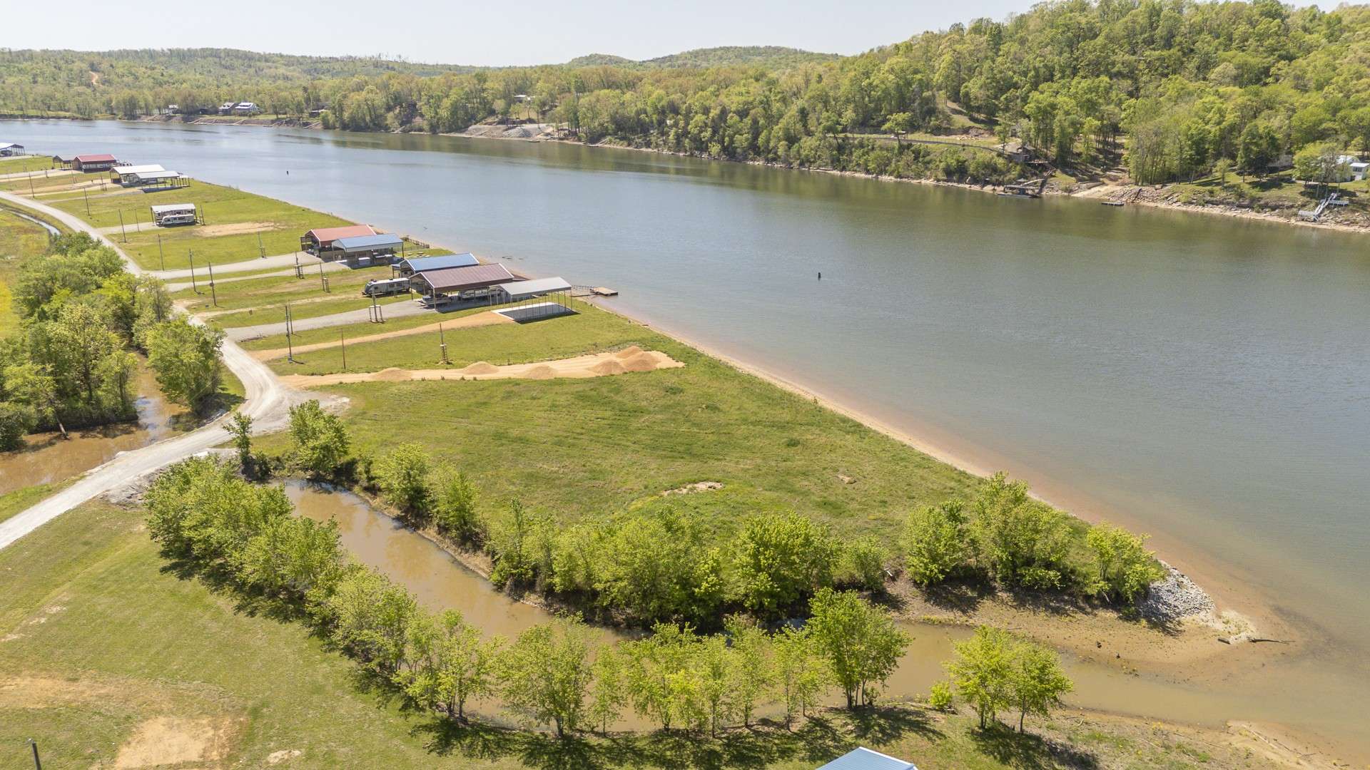 2027 Hardin Bottom River Rd, Clifton, TN 38425