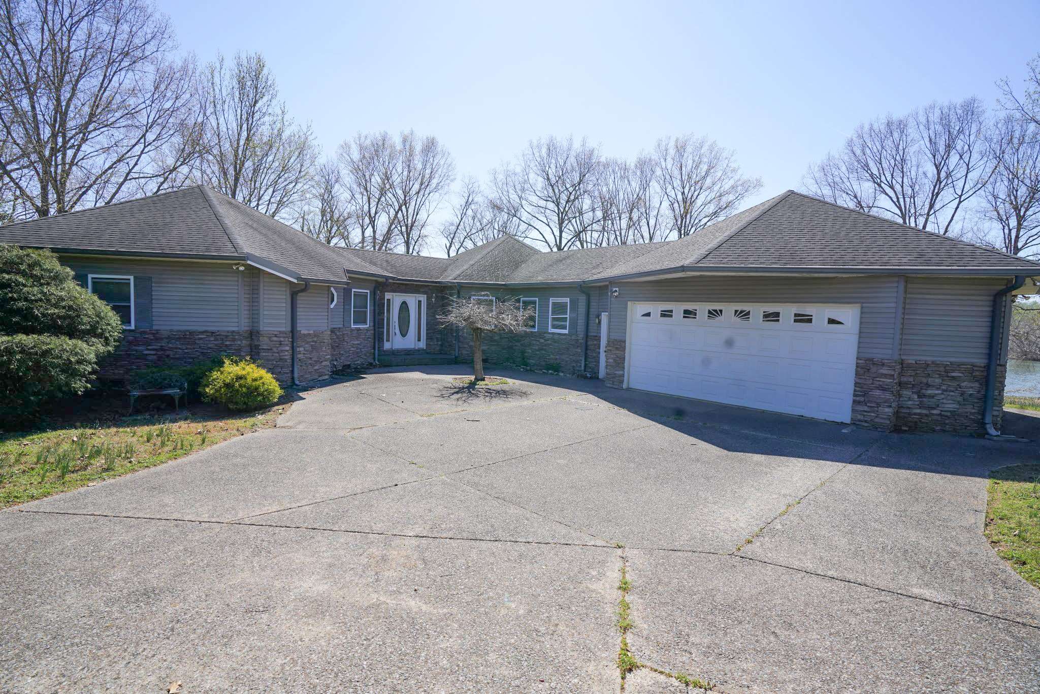 165 Cedar Point Rd, Bumpus Mills, TN 37028