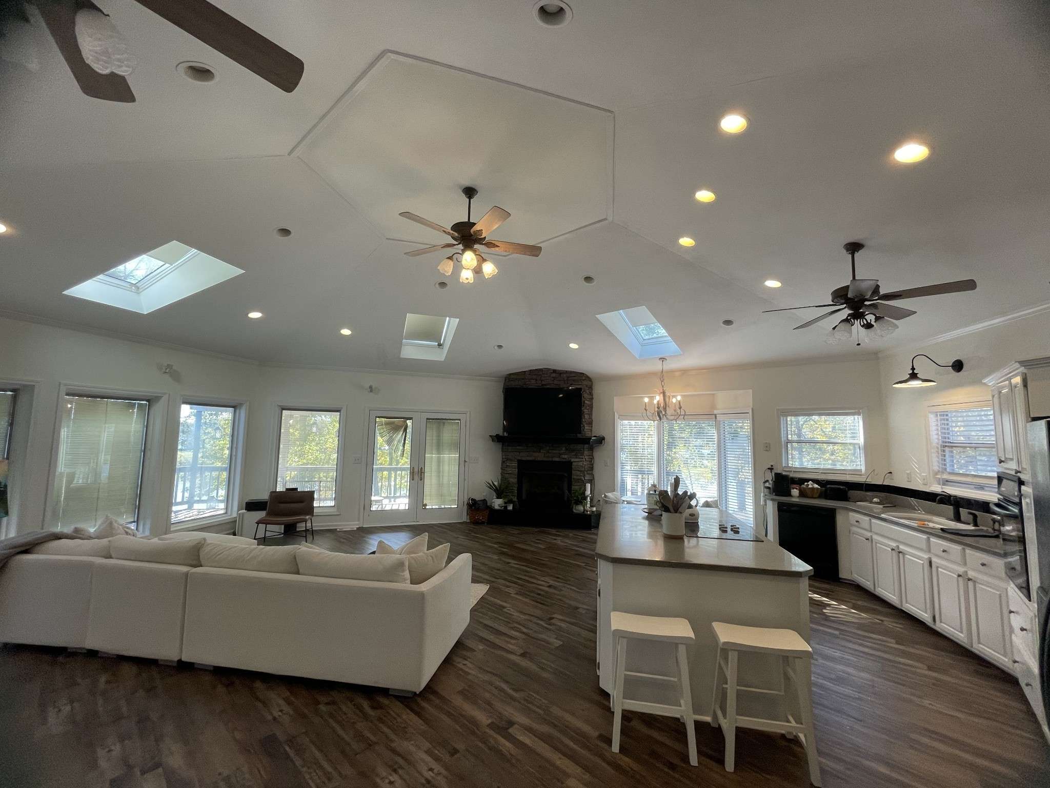 165 Cedar Point Rd, Bumpus Mills, TN 37028