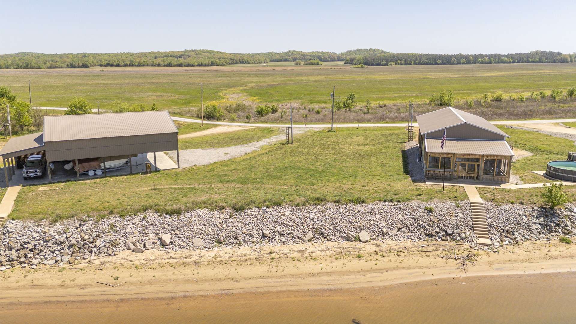 2271 Hardin Bottom River Rd, Clifton, TN 38425