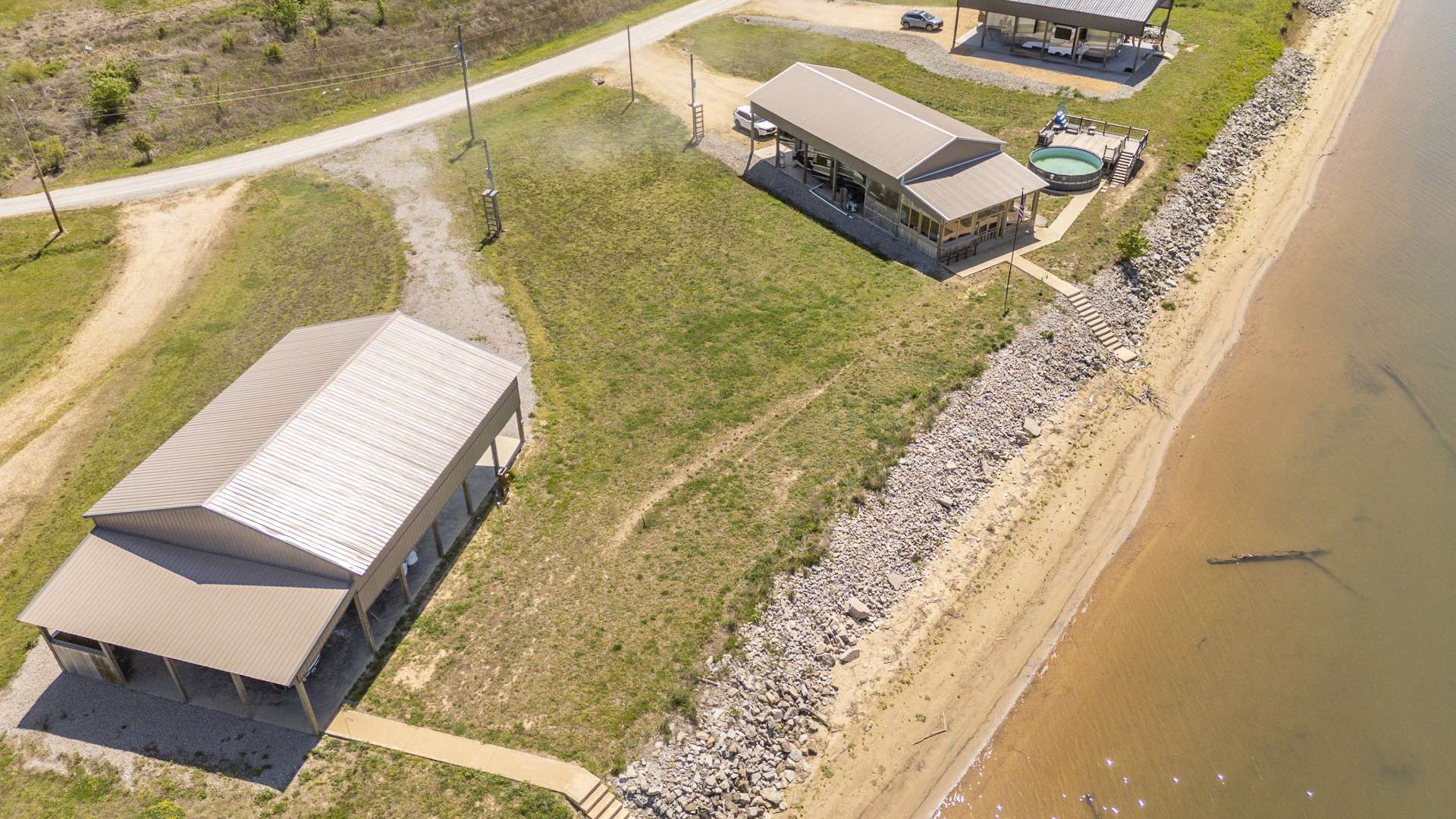 2271 Hardin Bottom River Rd, Clifton, TN 38425