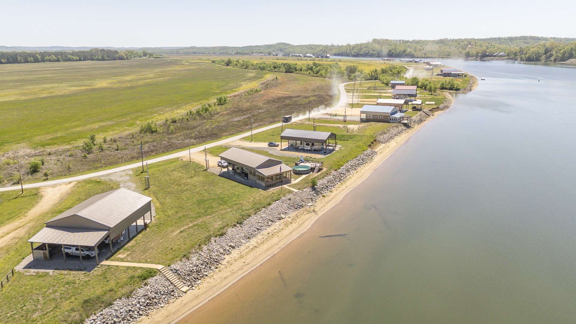 2271 Hardin Bottom River Rd, Clifton, TN 38425