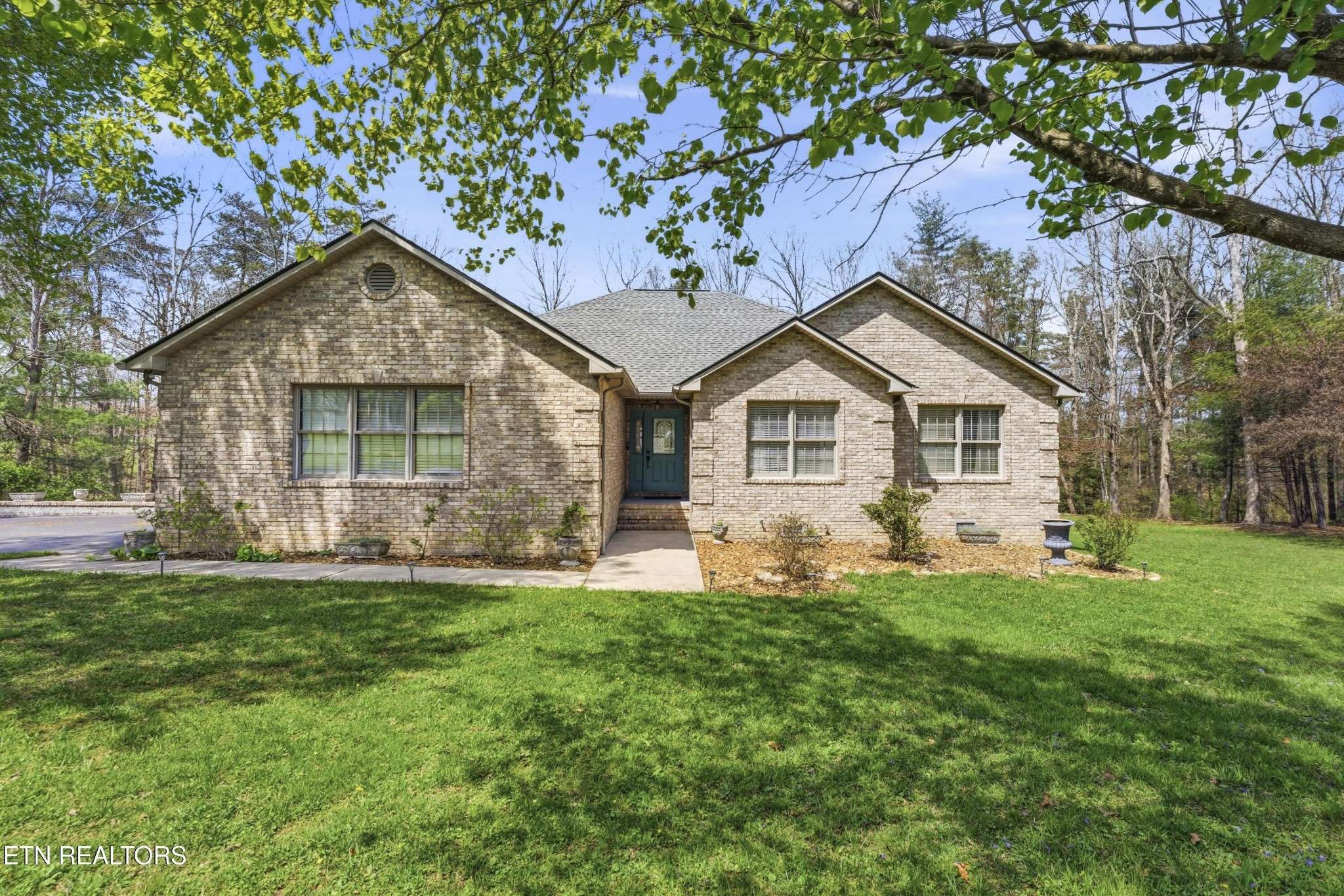 55 Rocky Lane, Crossville, TN 38571