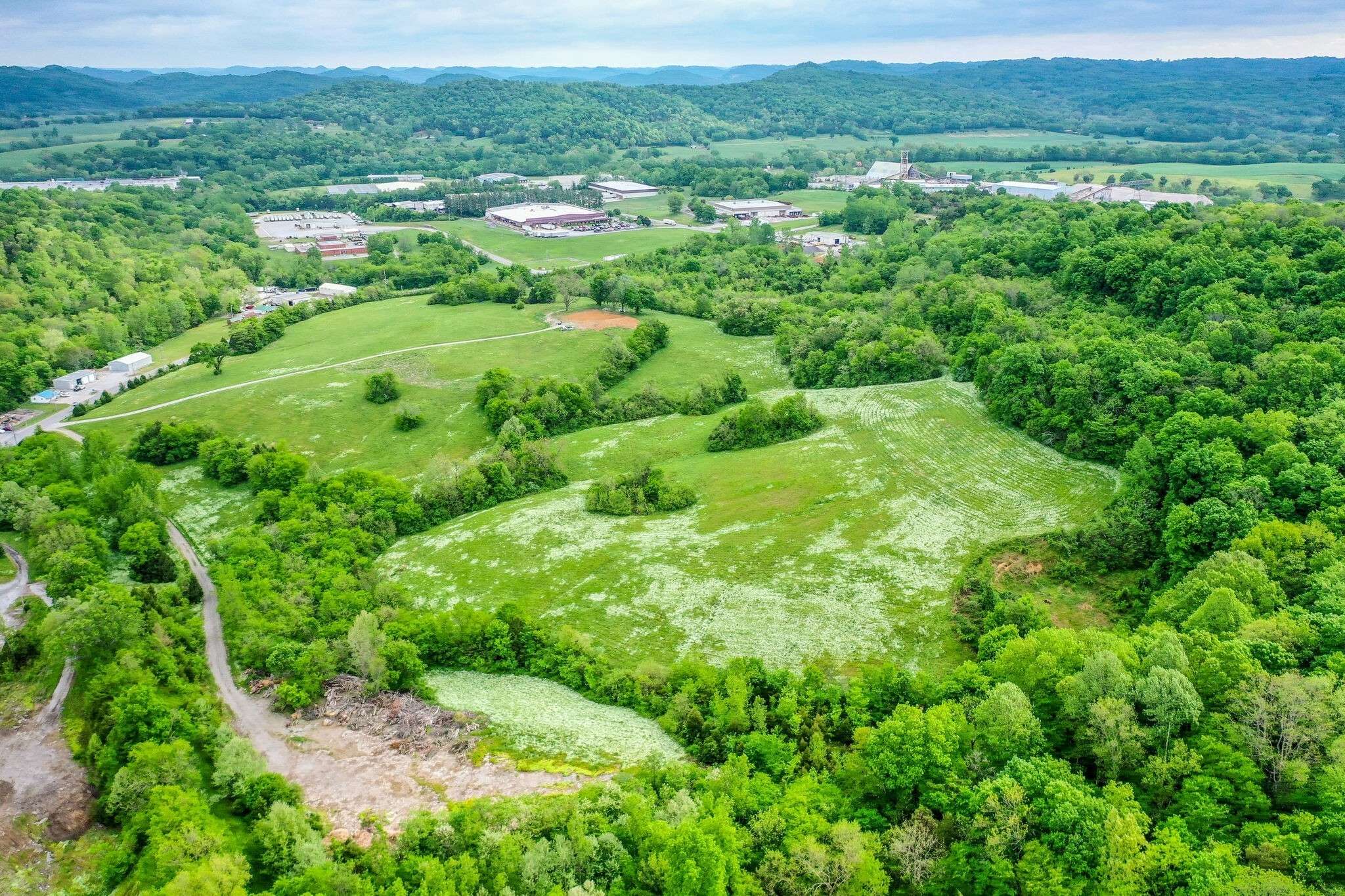 226 Jmz Dr, Gordonsville, TN 38563