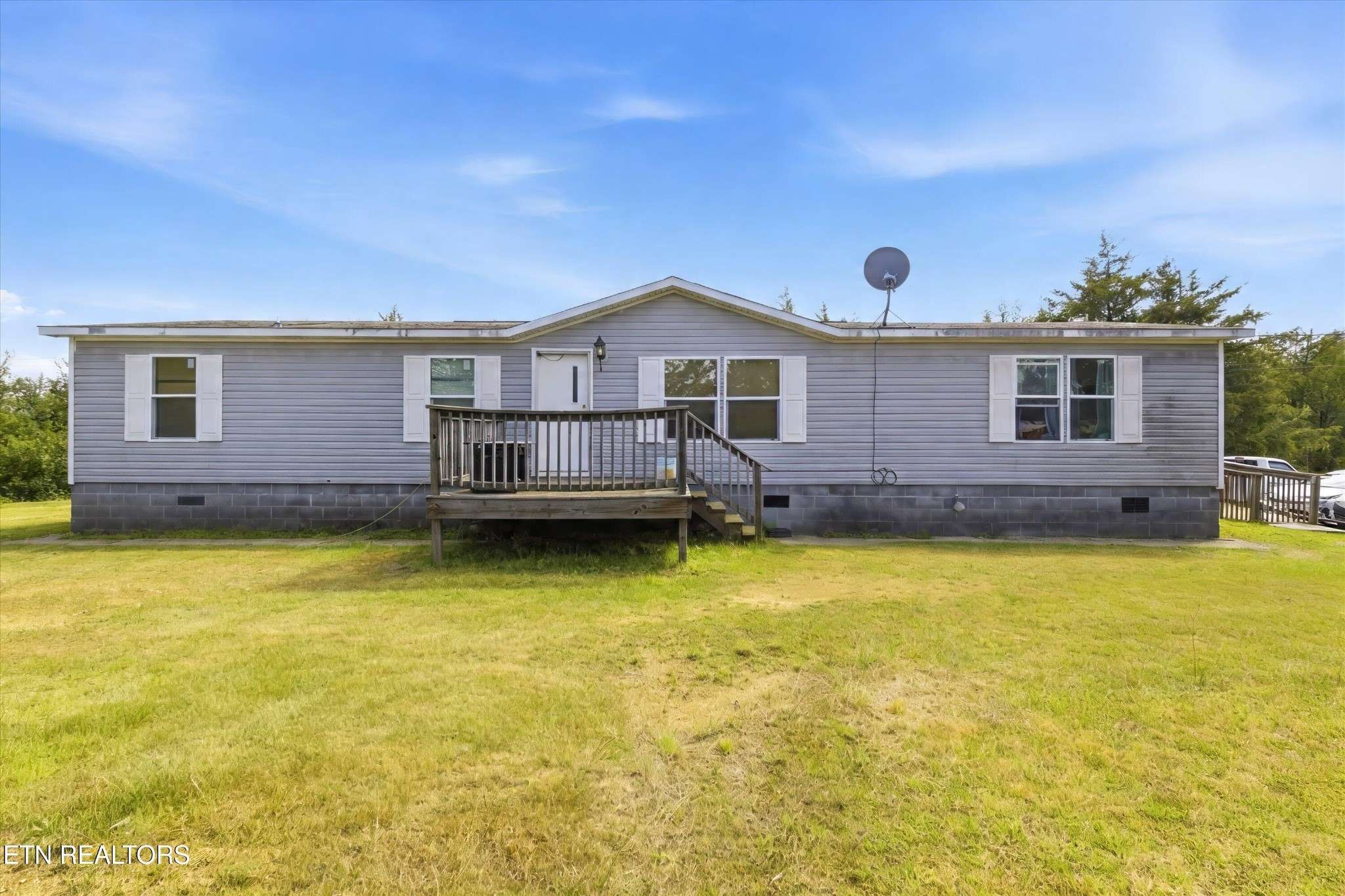 2124 Rainwater Rd, Dandridge, TN 37725