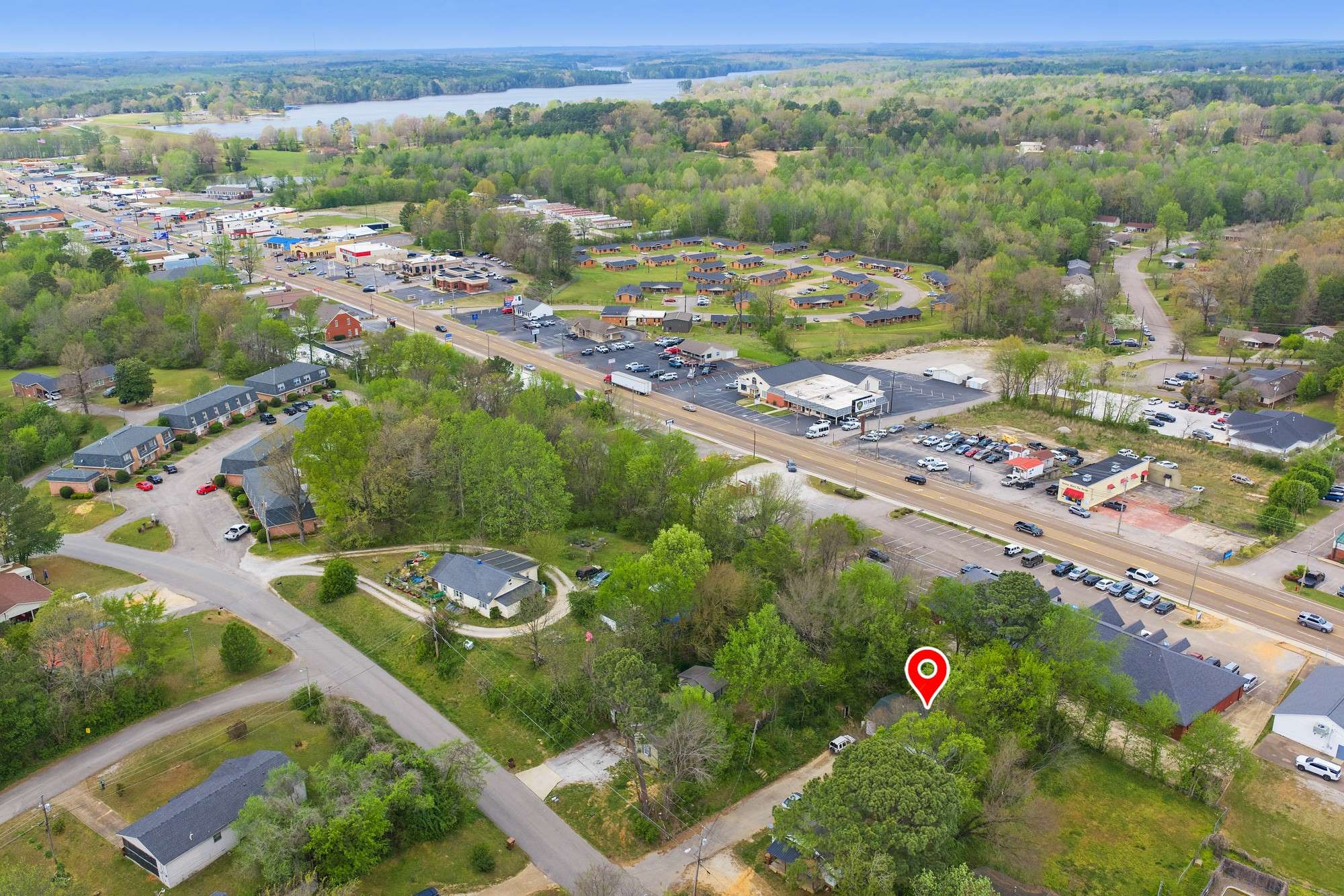 252 N Main St, Lexington, TN 38351