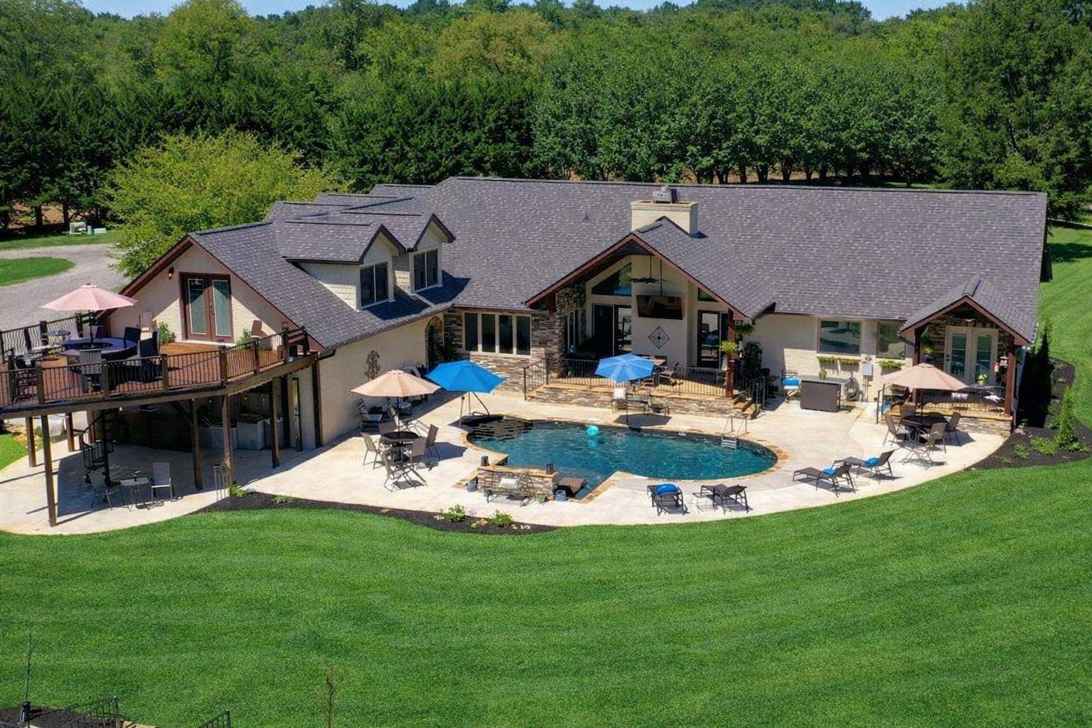 2622 Poplar Knoll Dr, Columbia, TN 38401