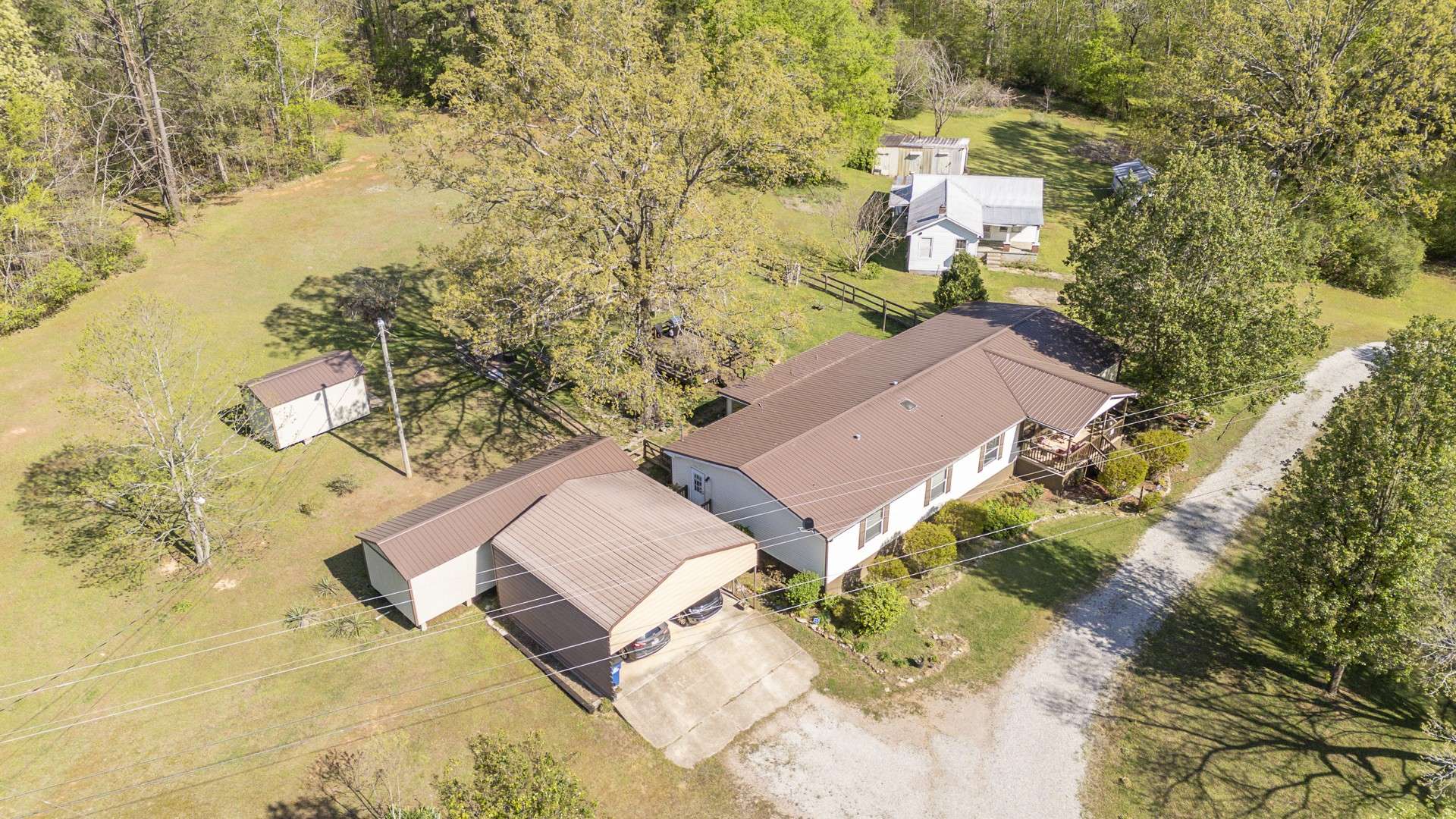 4195 Morrison Creek Rd, Clifton, TN 38425