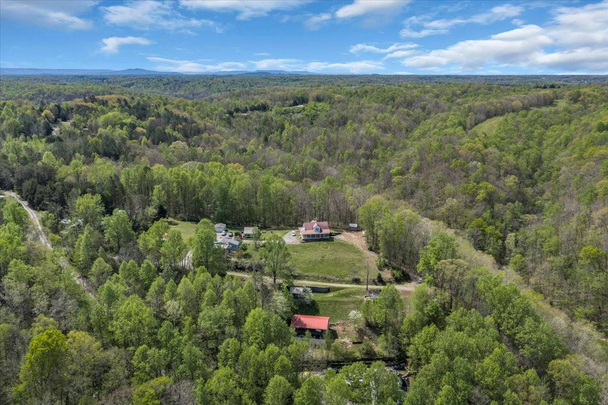 347 Mayberry Dr, Smithville, TN 37166