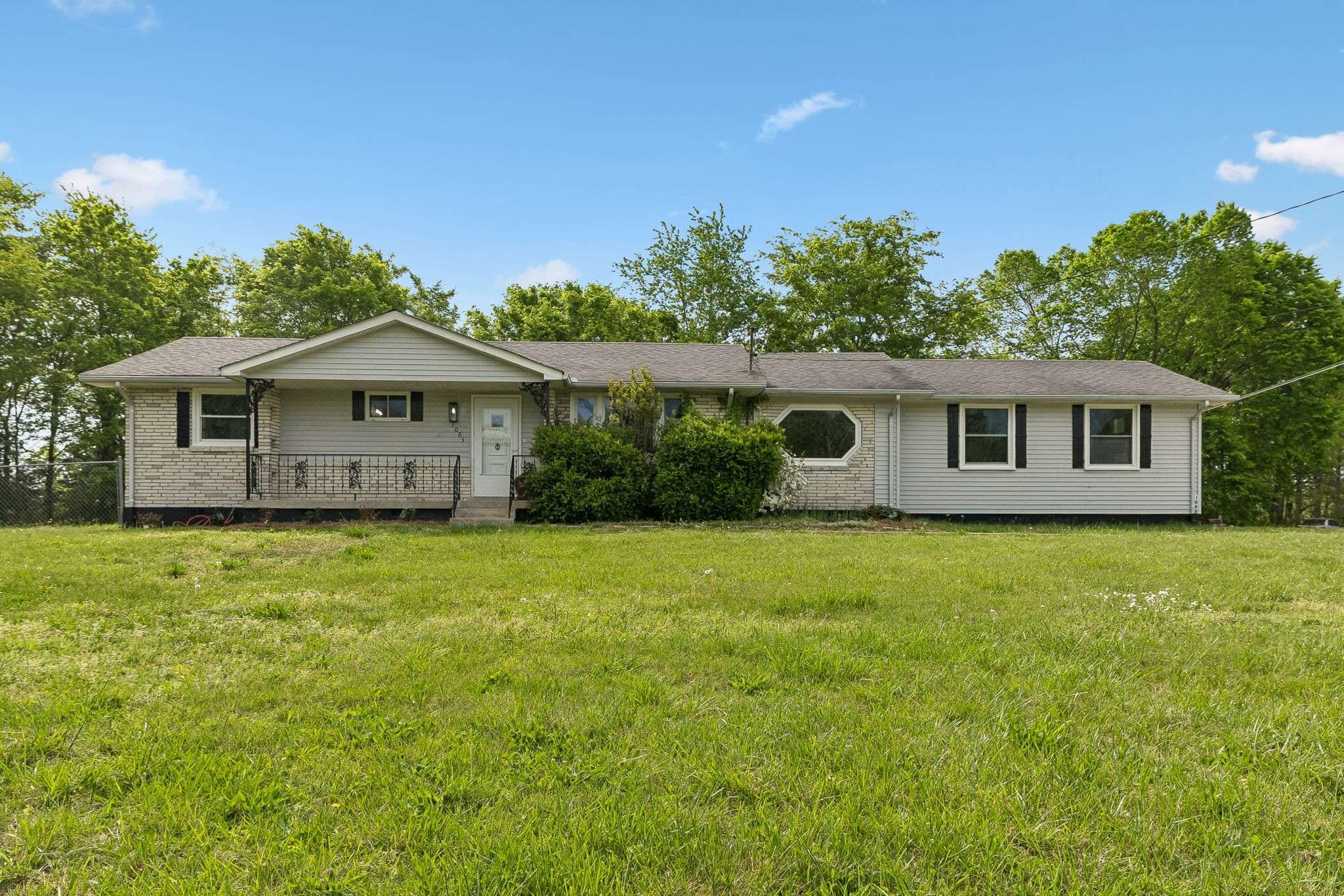 1003 Twin Creek Rd, Charlotte, TN 37036