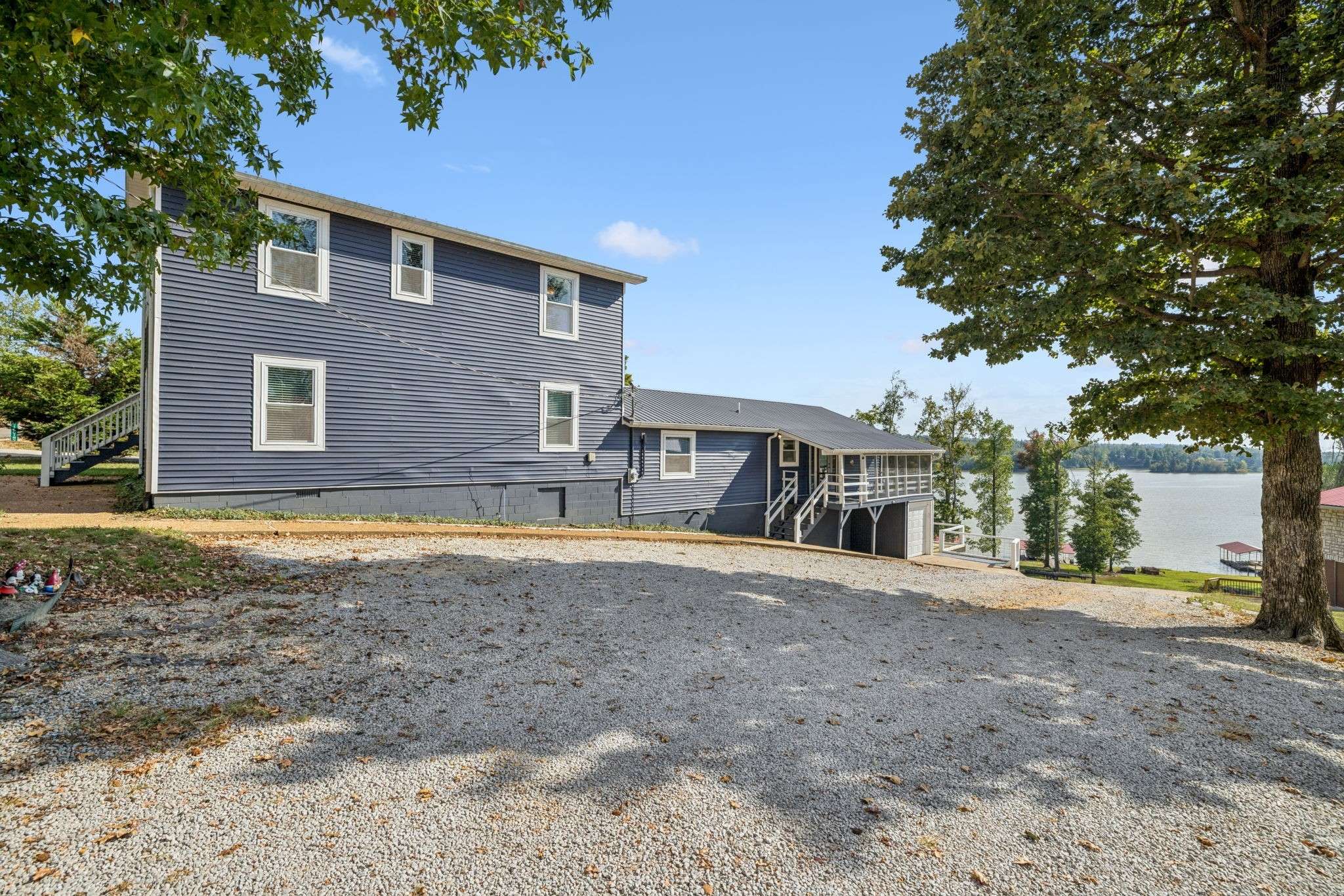 824 Driftwood Dr, Lobelville, TN 37097
