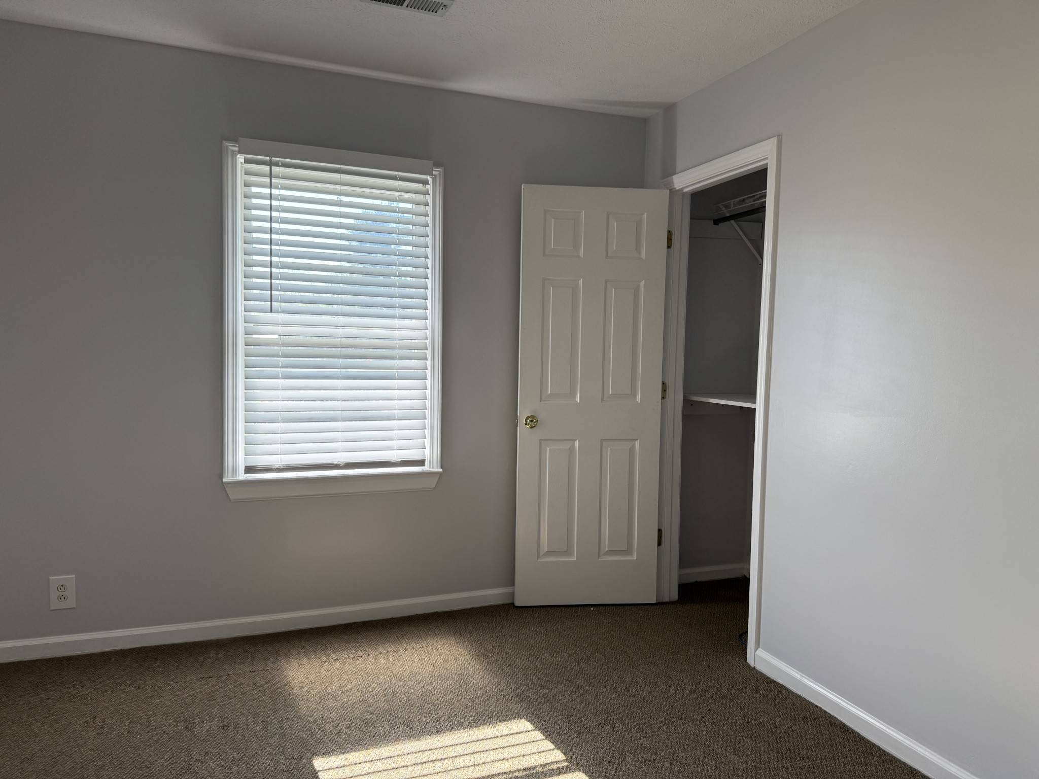 816 S Broadway St, Portland, TN 37148